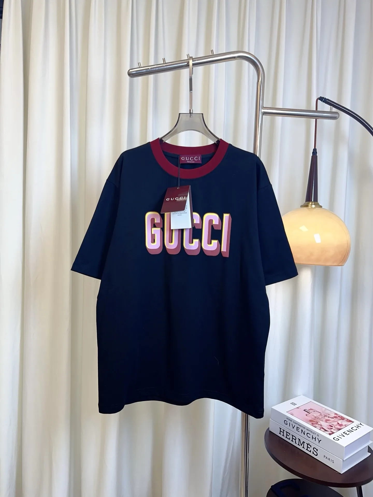 GUCCI新作黒プリント半袖Tシャツ
