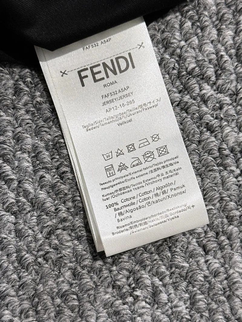 FENDI 黒 Tシャツ - 画像 (7)