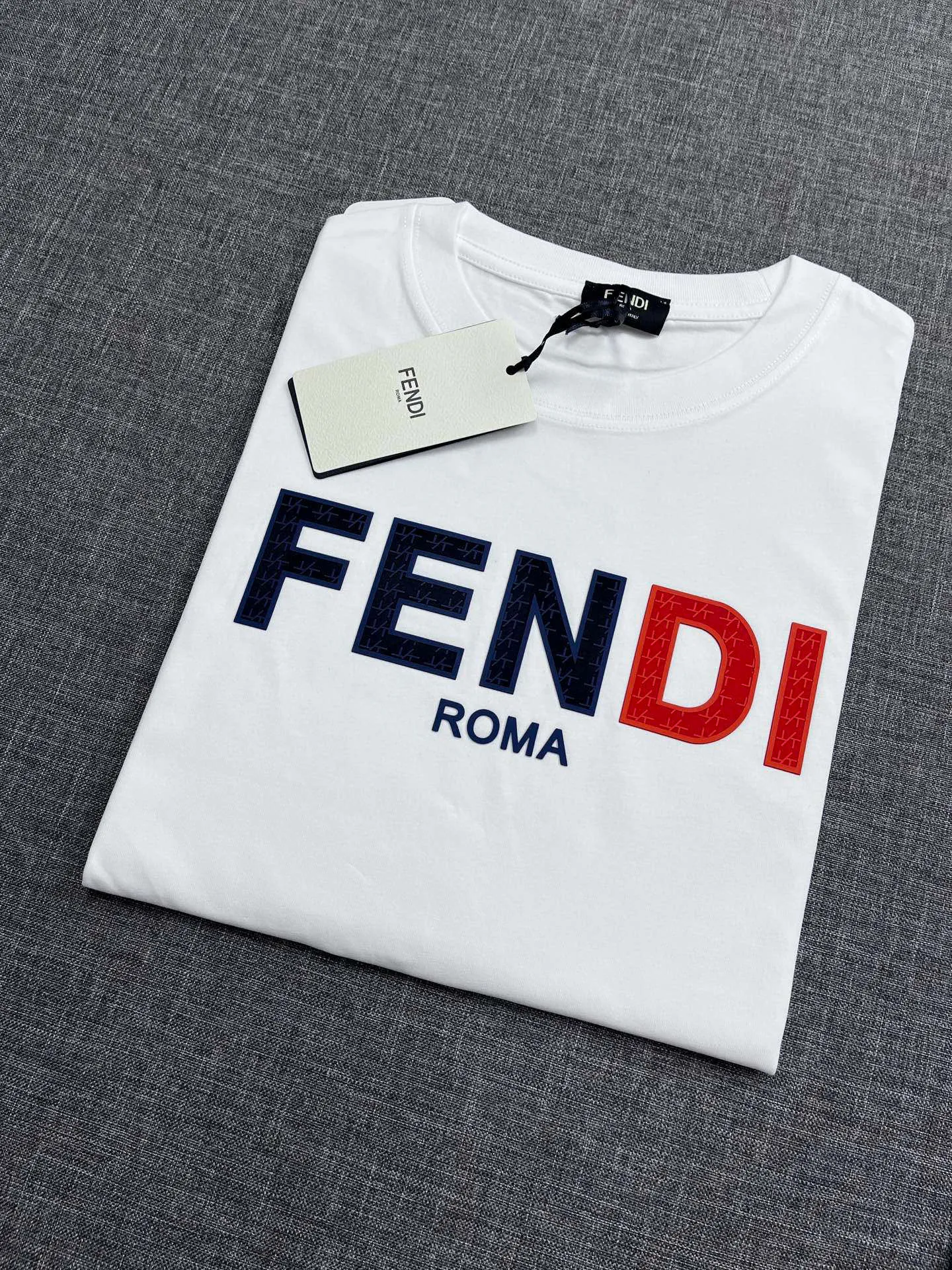 FENDI 2023SS 新作Tシャツ ホワイト ロゴデザイン