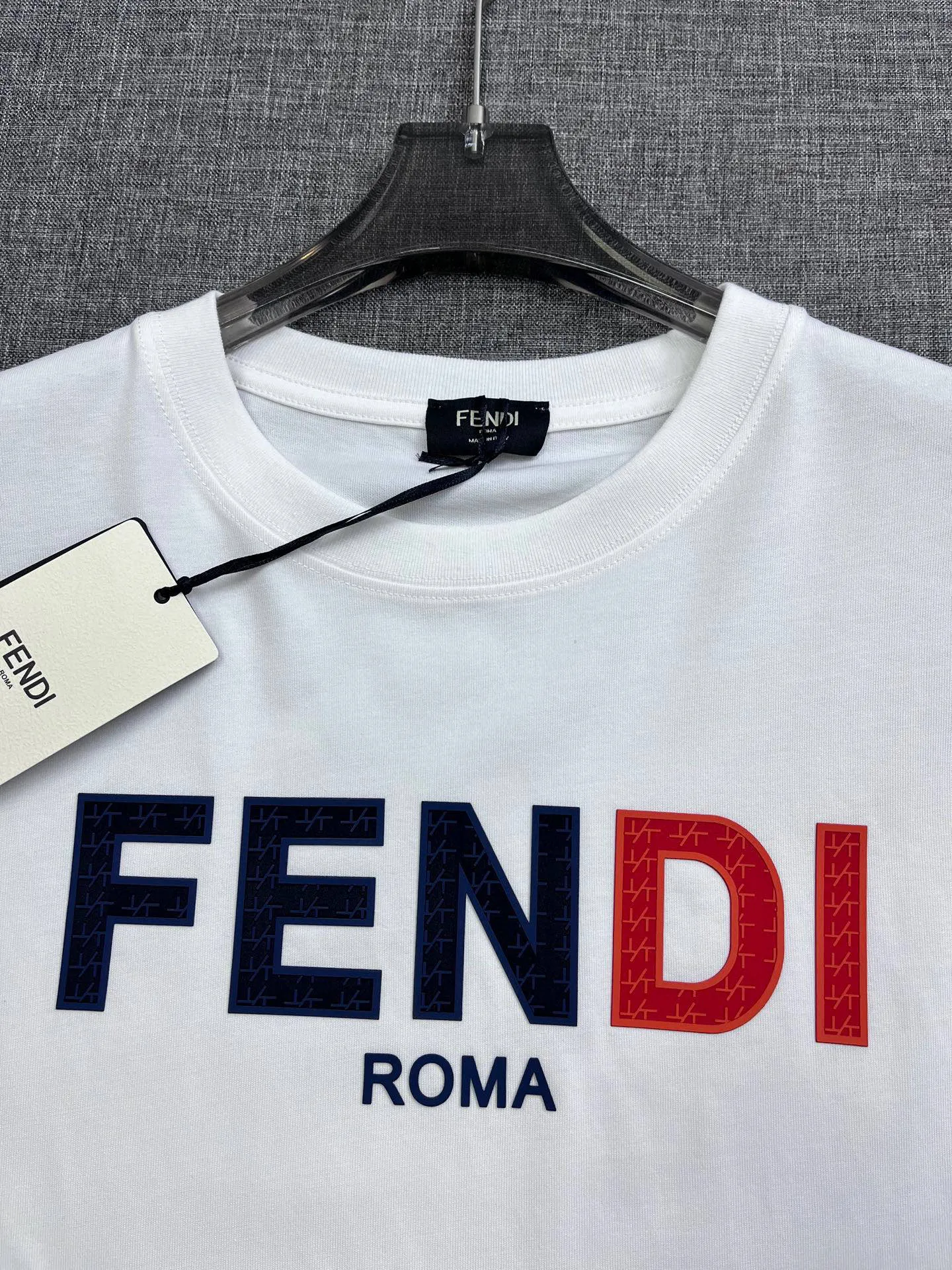 FENDI 2023SS 新作Tシャツ ホワイト ロゴデザイン - 画像 (6)