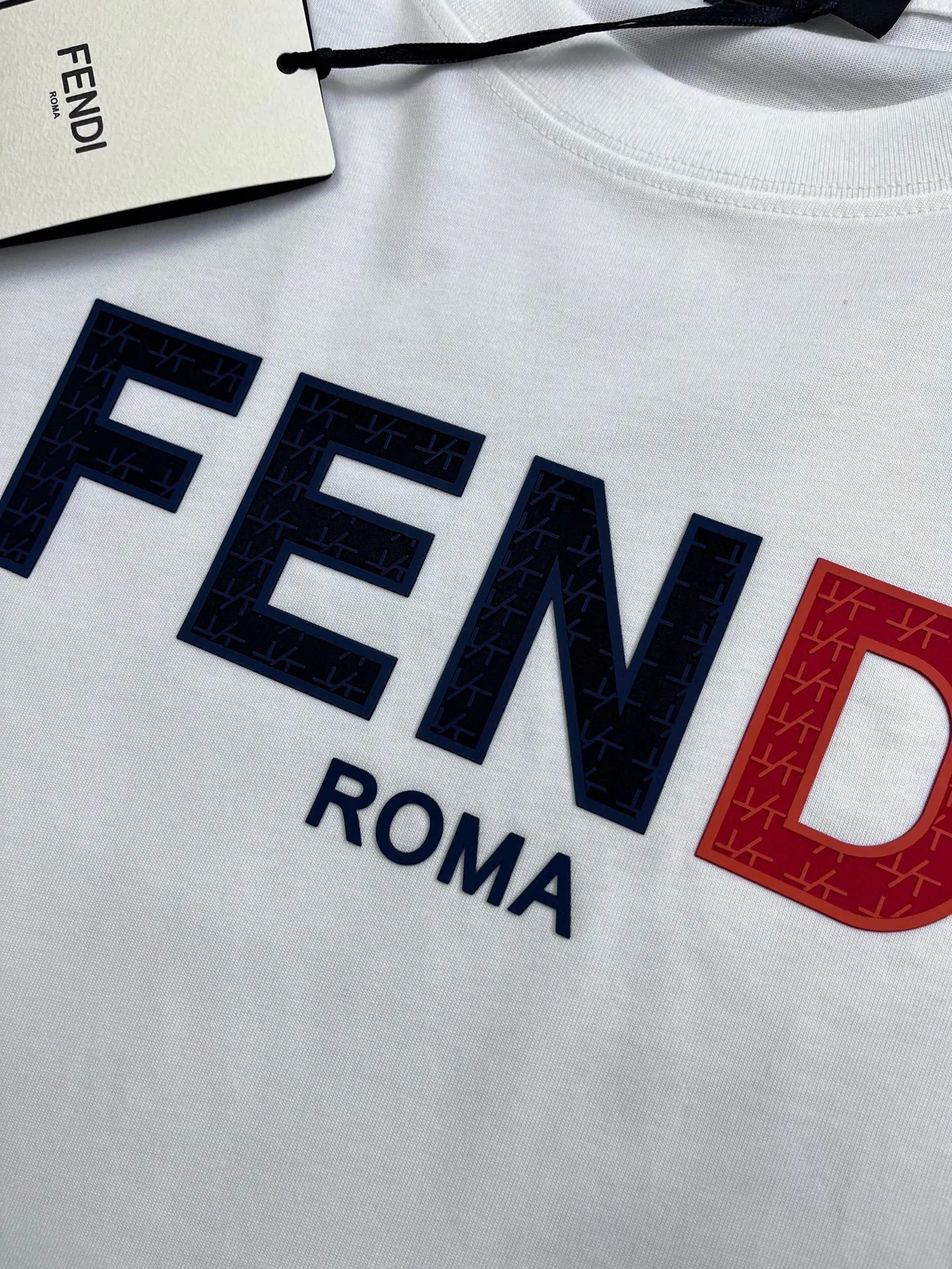 FENDI 2023SS 新作Tシャツ ホワイト ロゴデザイン - 画像 (10)