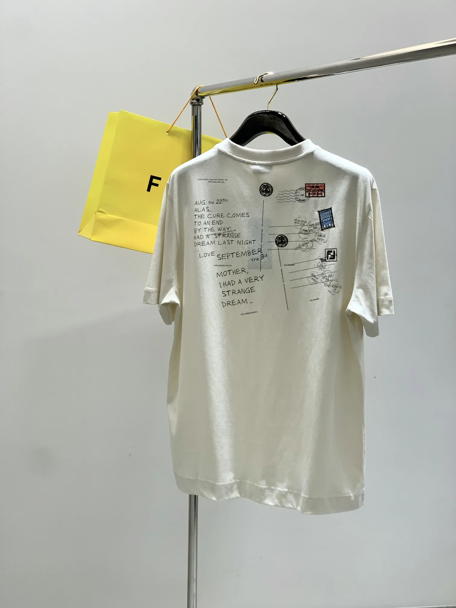 FENDI 2025年夏新作 ホワイト ラウンドネック Tシャツ - 画像 (3)