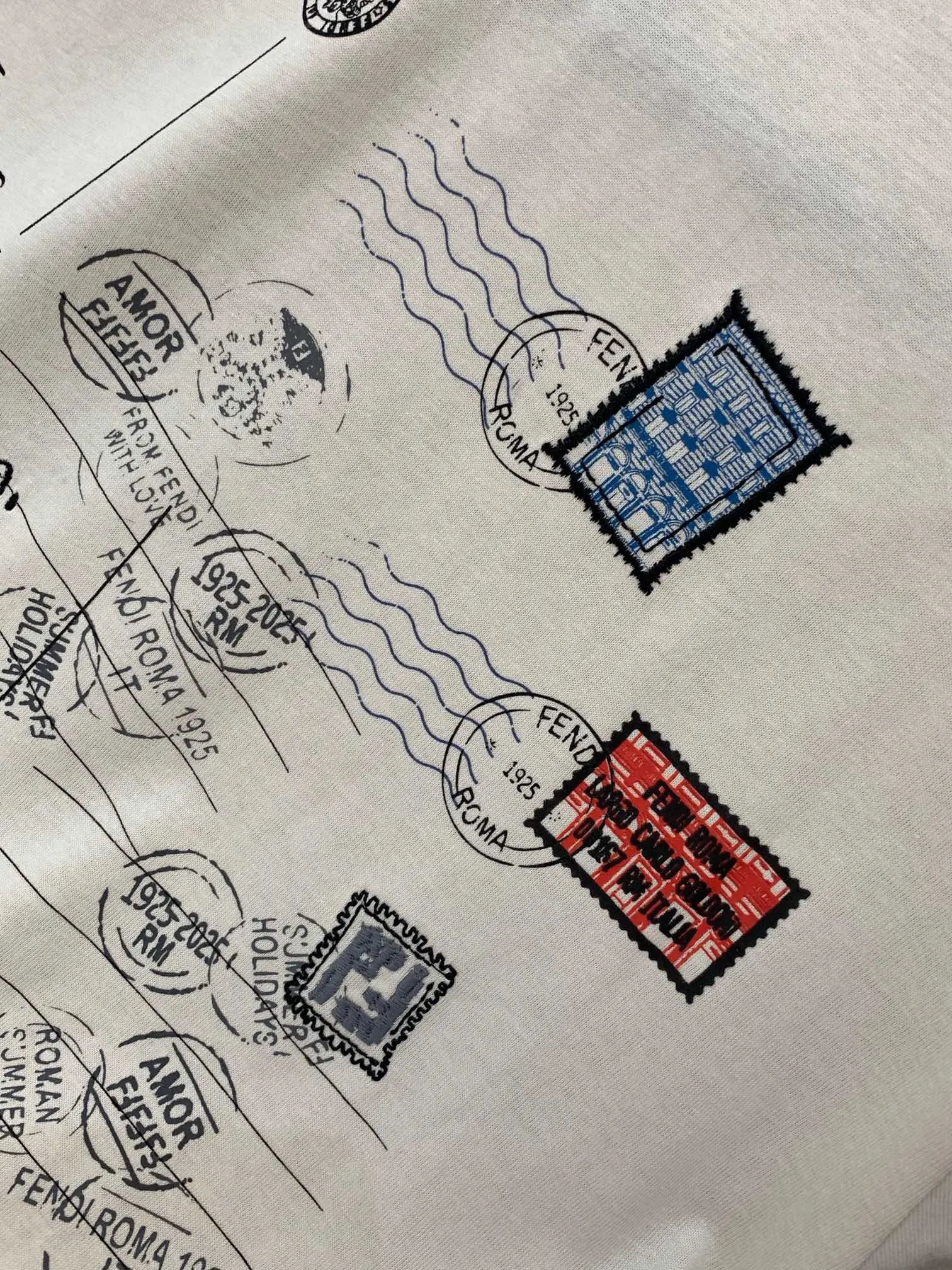 FENDI 2025年夏新作 ホワイト ラウンドネック Tシャツ - 画像 (8)