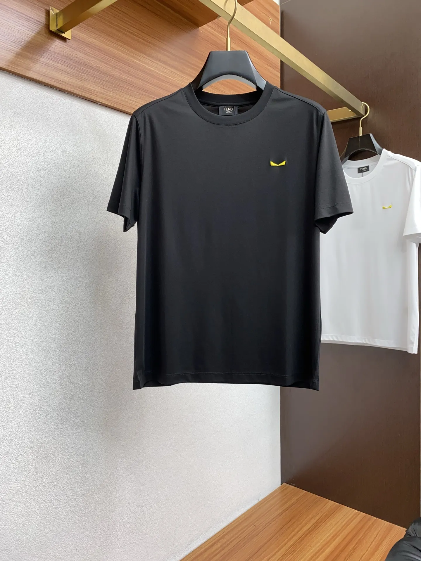 Fendi 2025春夏新款黒色ラウンドネックTシャツ