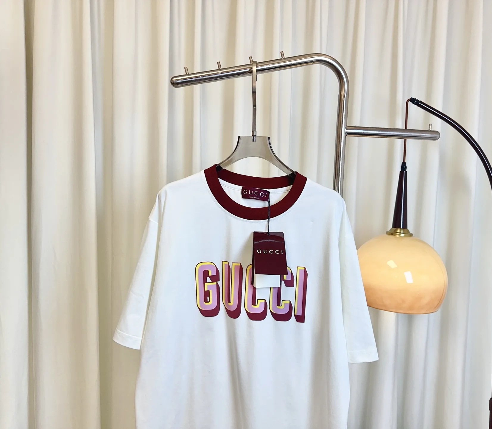Gucci新作プリント半袖Tシャツ白黒デザイン - 画像 (4)