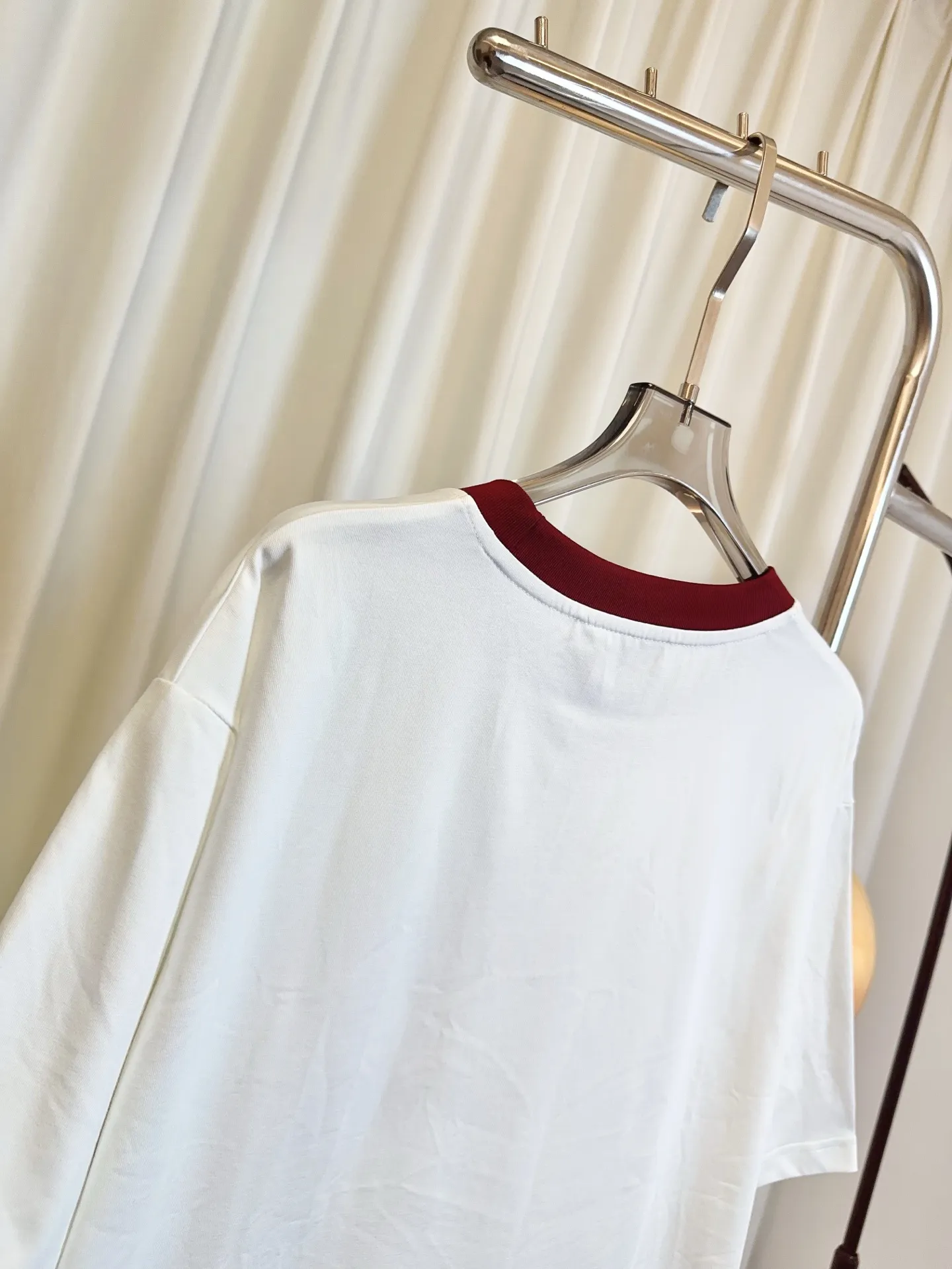 Gucci新作プリント半袖Tシャツ白黒デザイン - 画像 (6)