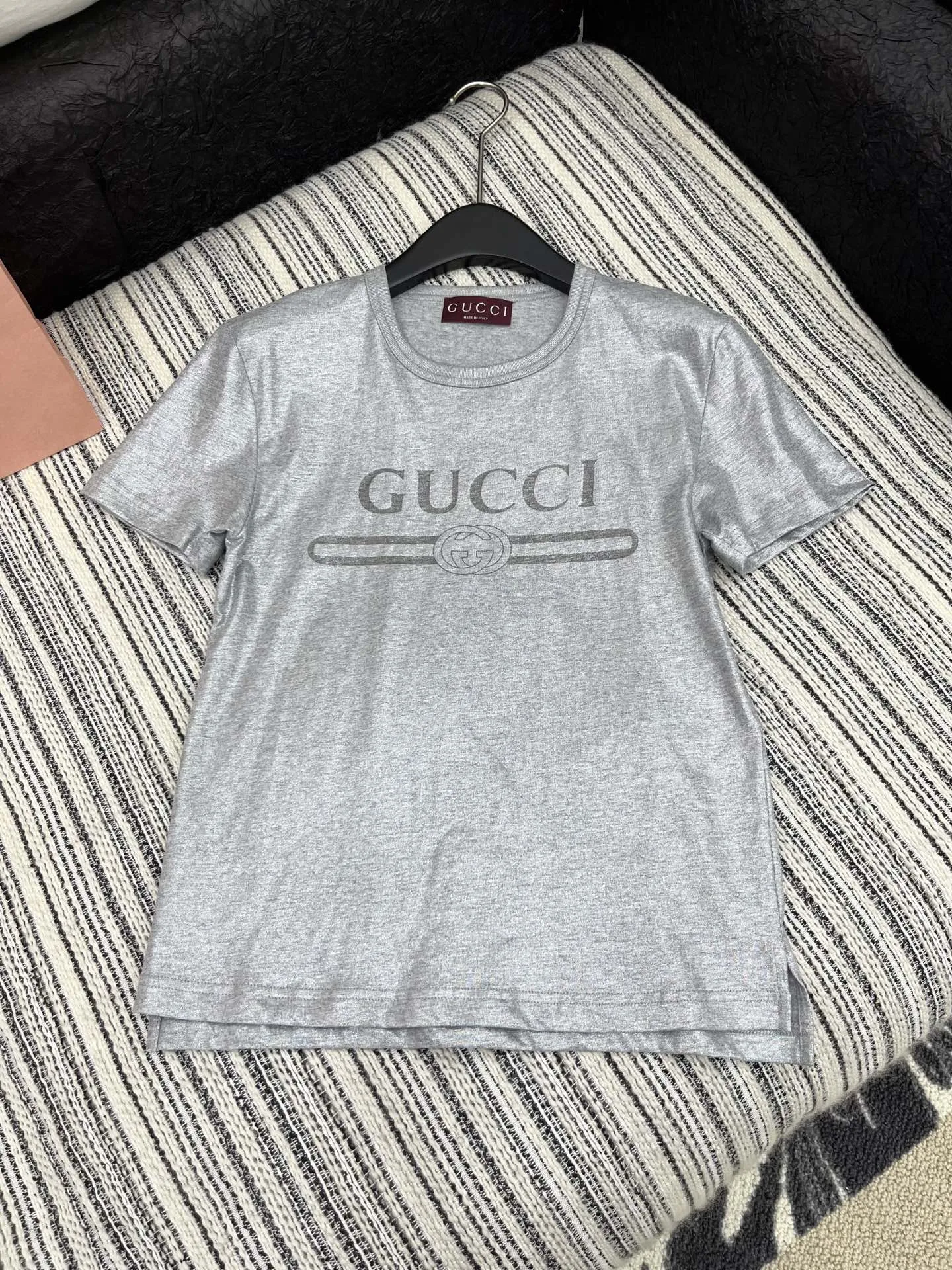 Gucci新作銀灰色半袖Tシャツ