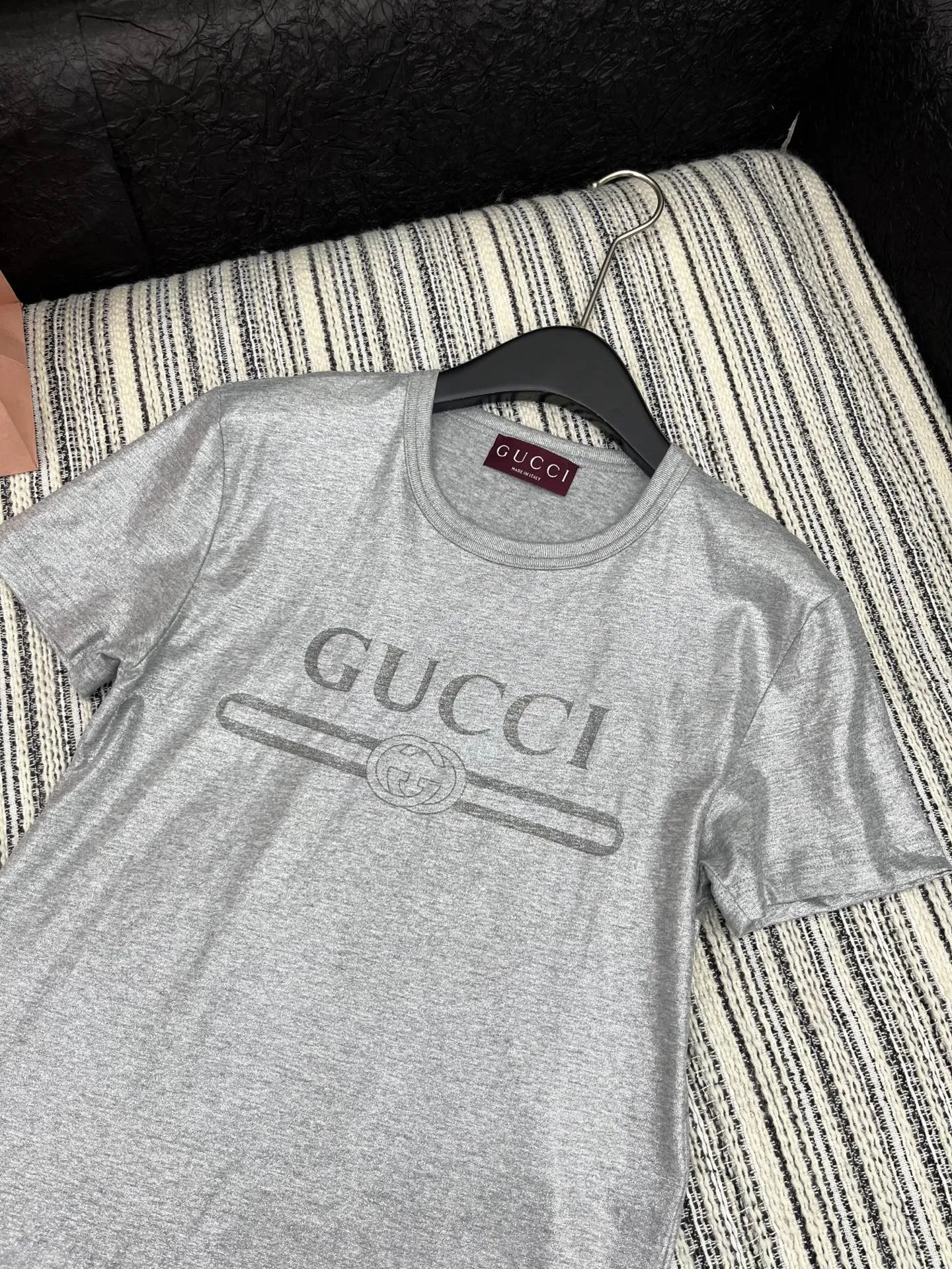 Gucci新作銀灰色半袖Tシャツ - 画像 (3)