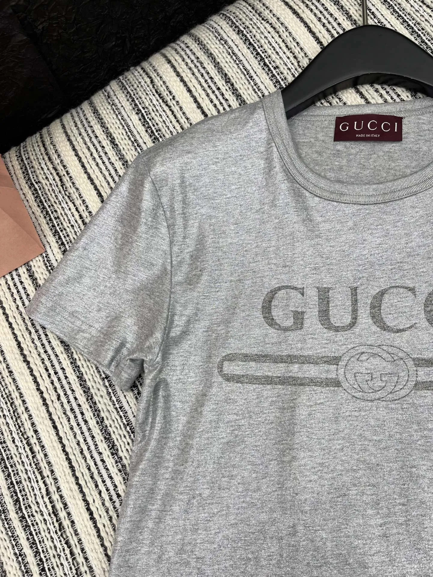 Gucci新作銀灰色半袖Tシャツ - 画像 (4)