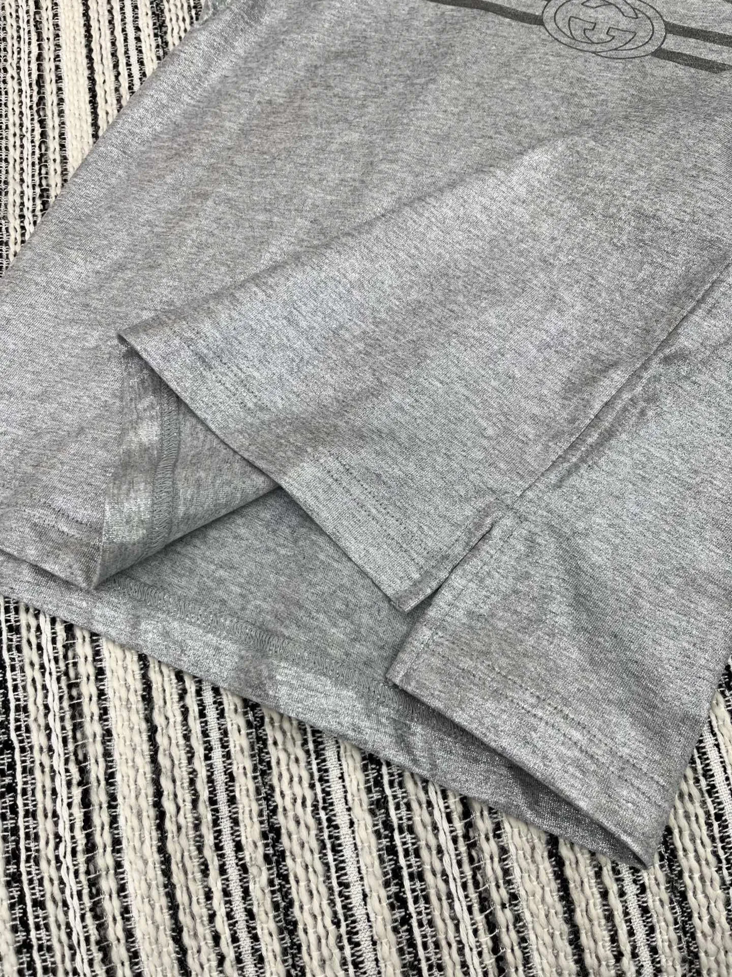 Gucci新作銀灰色半袖Tシャツ - 画像 (6)