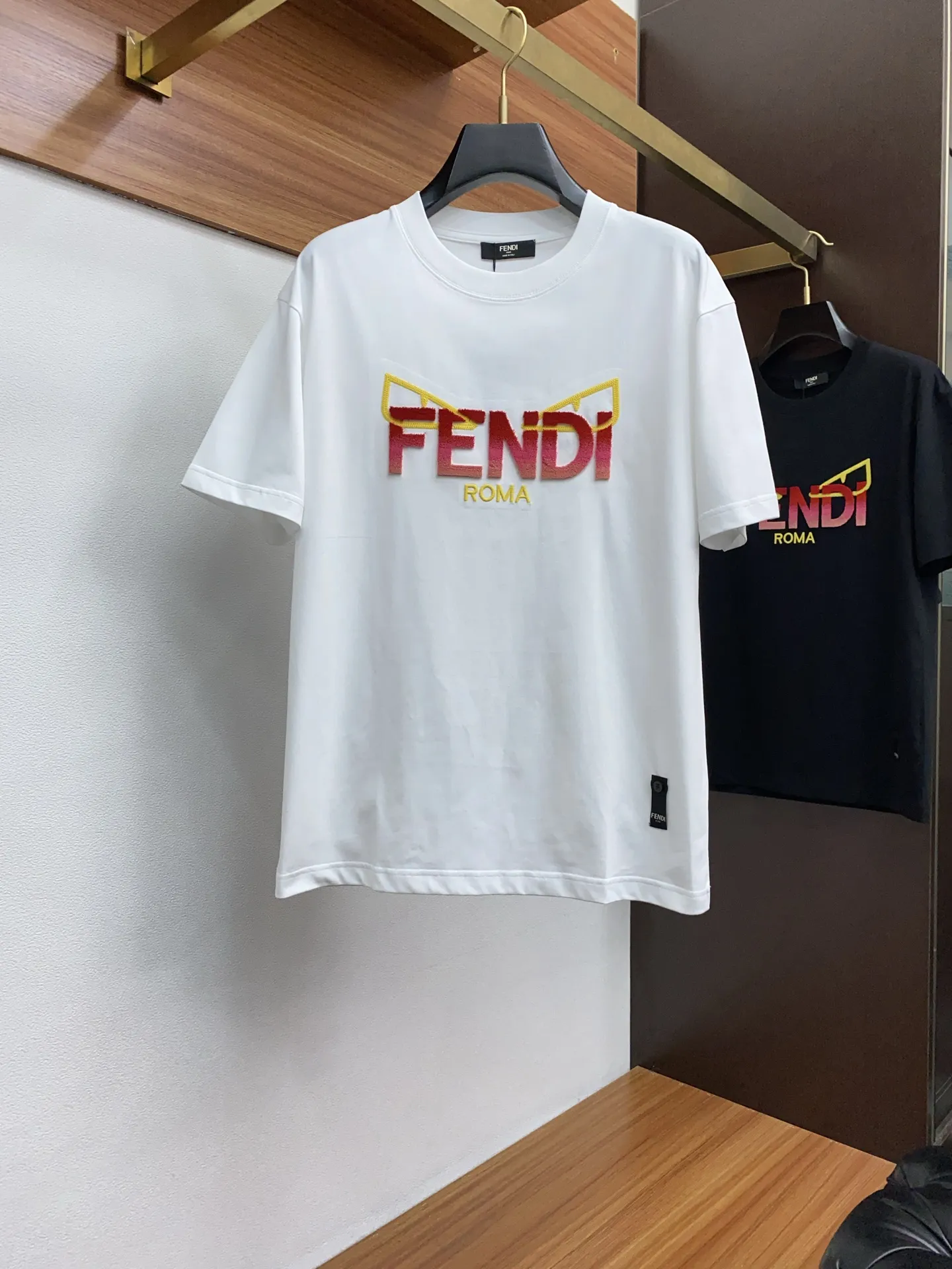 FENDI ホワイト ロゴプリントTシャツ