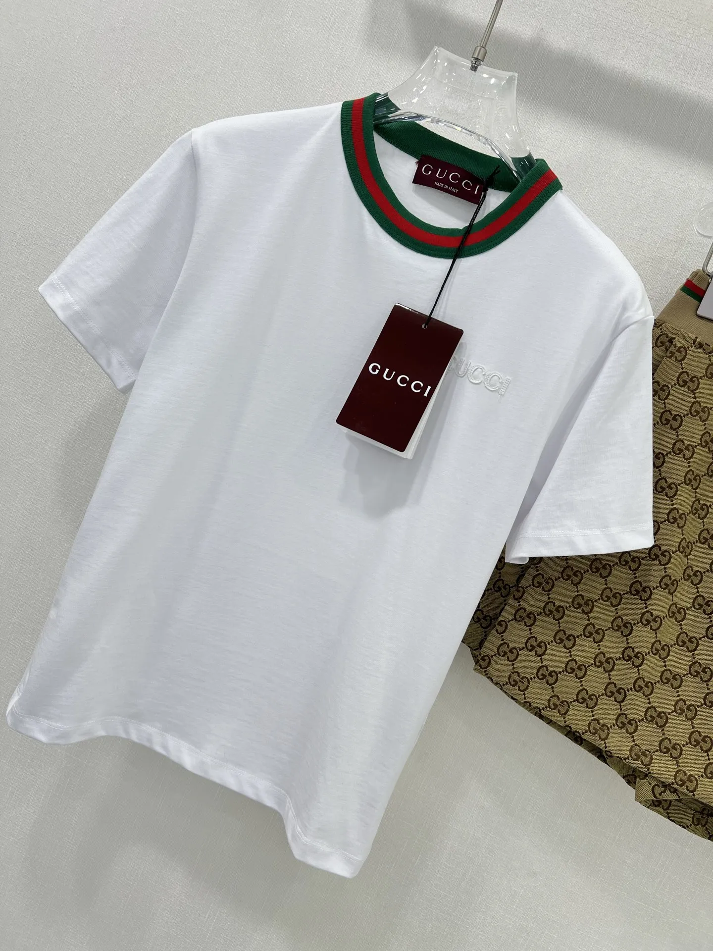 GUCCI新作白半袖Tシャツとベージュショーツセット - 画像 (3)
