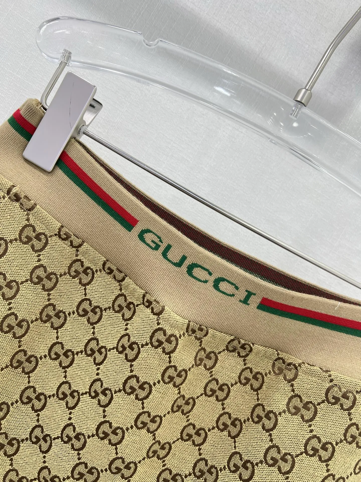 GUCCI新作白半袖Tシャツとベージュショーツセット - 画像 (7)