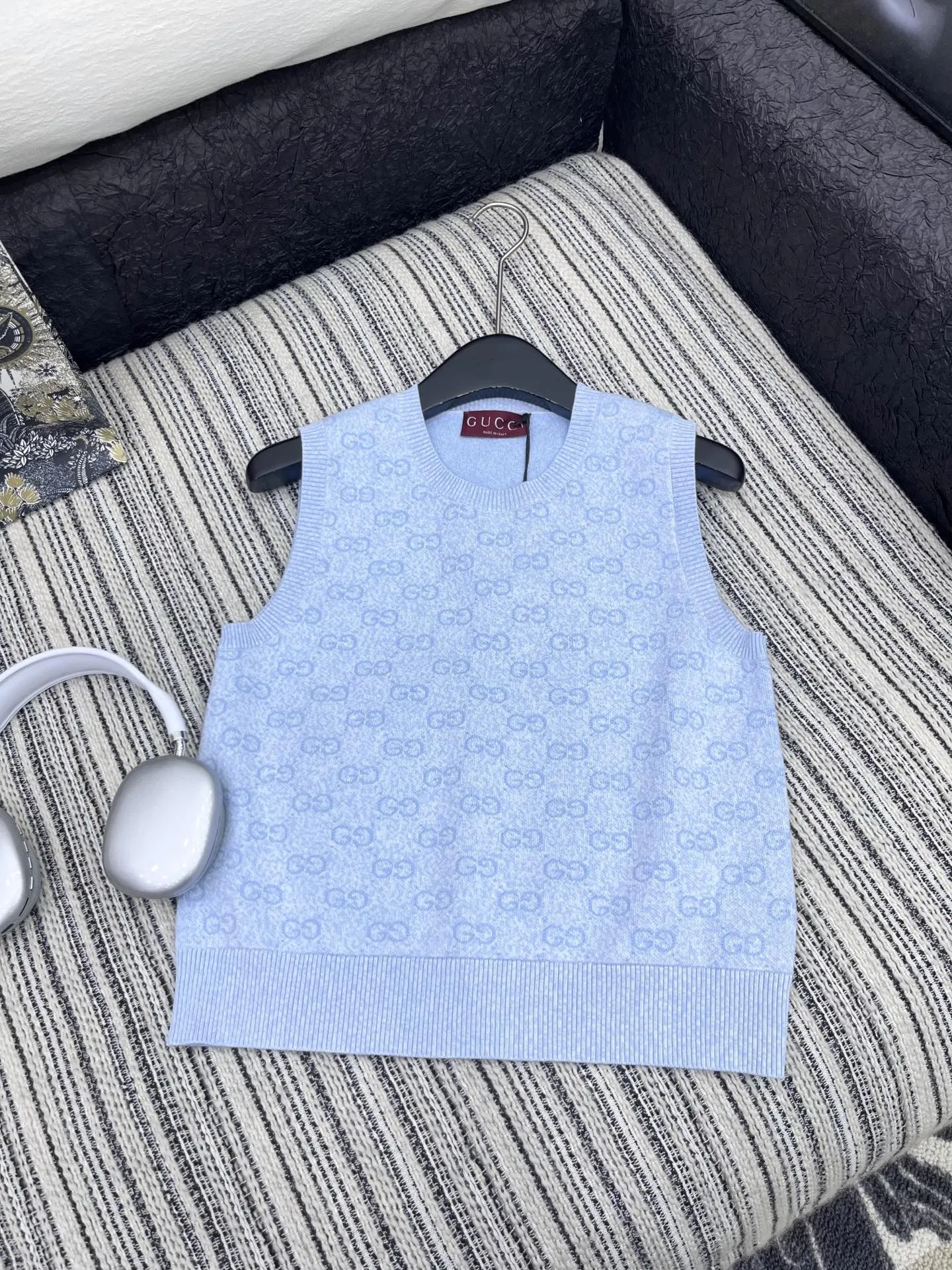 Gucci新作ブルーニットベスト