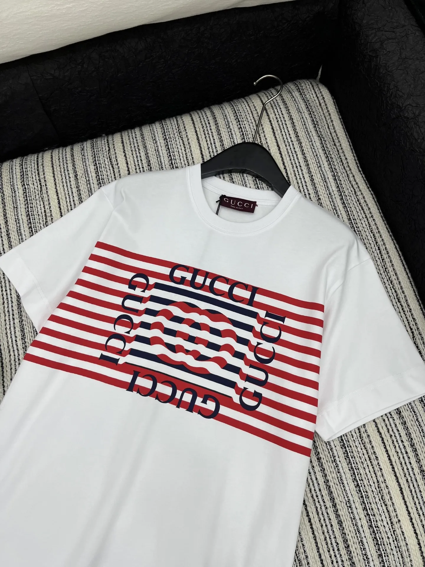 Gucci新作白ストライププリント半袖Tシャツ - 画像 (3)