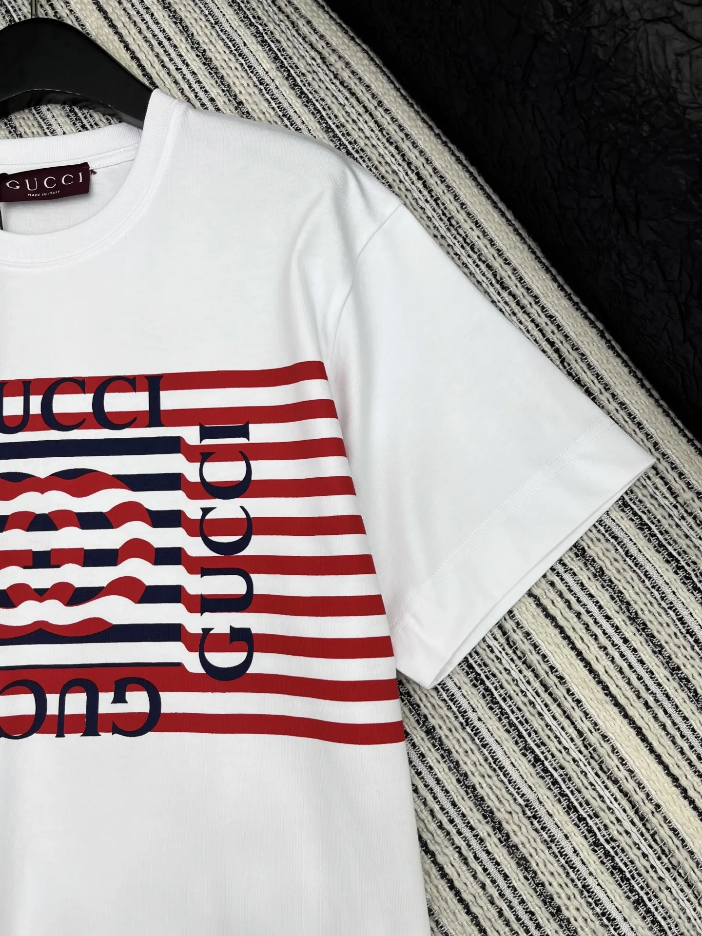 Gucci新作白ストライププリント半袖Tシャツ - 画像 (4)