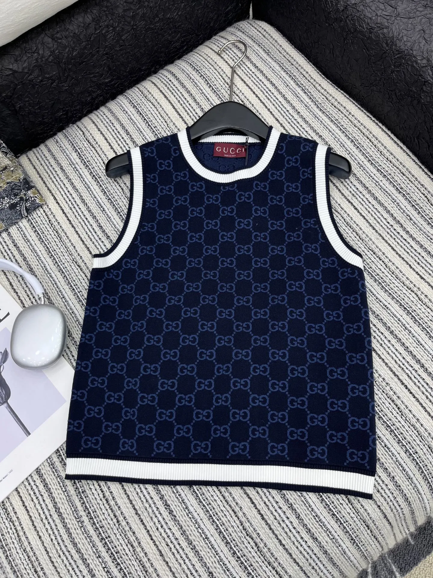 Gucci新作ブルーニットベスト