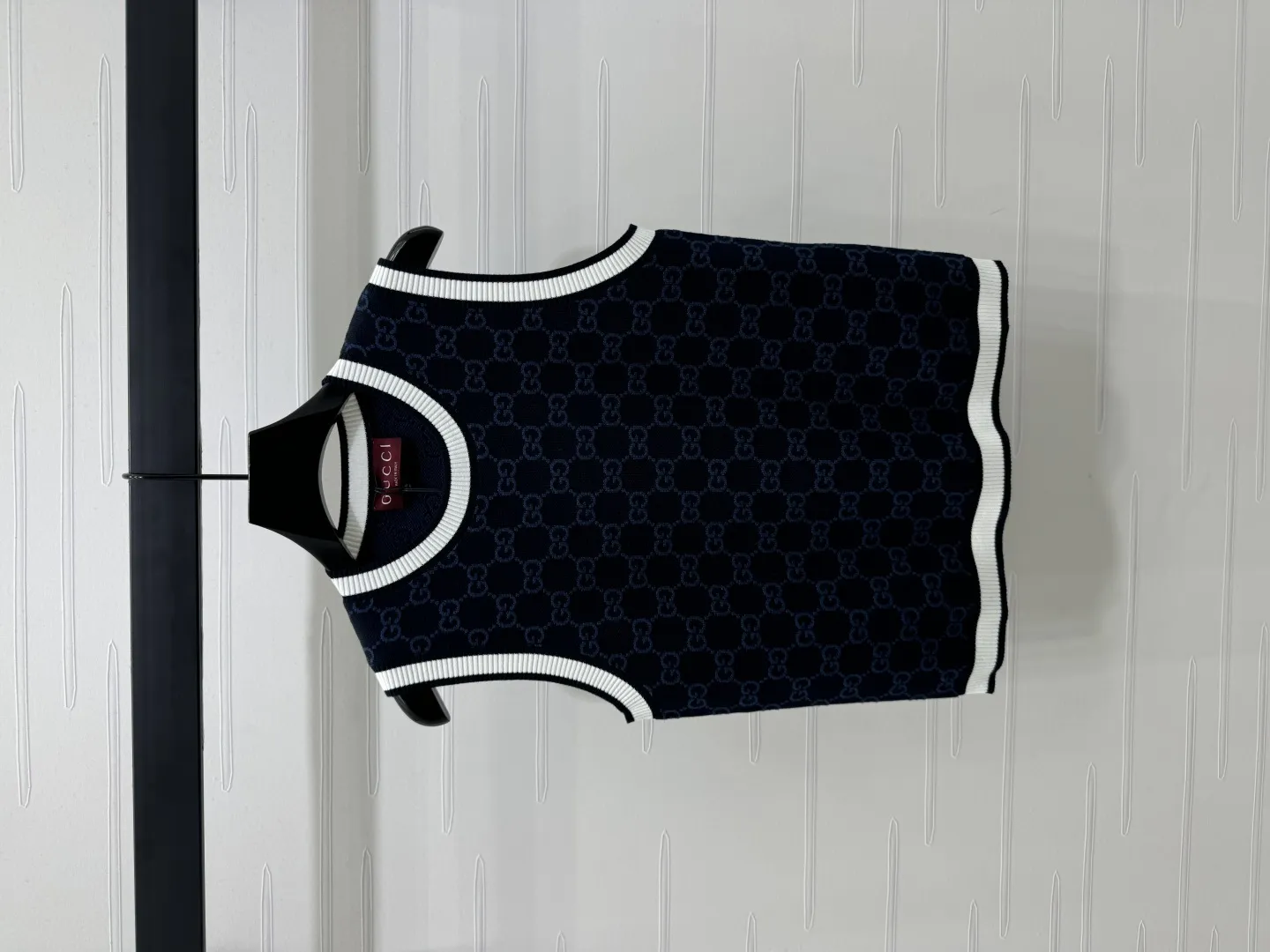 Gucci 2025新作黒ニットベスト