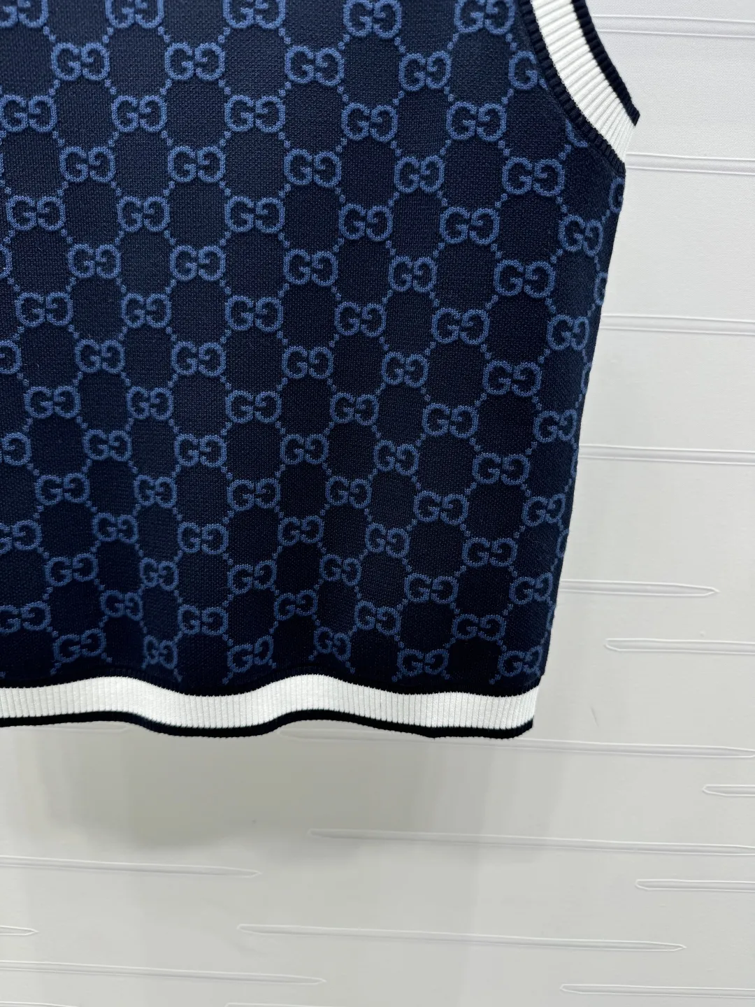 Gucci 2025新作黒ニットベスト - 画像 (7)