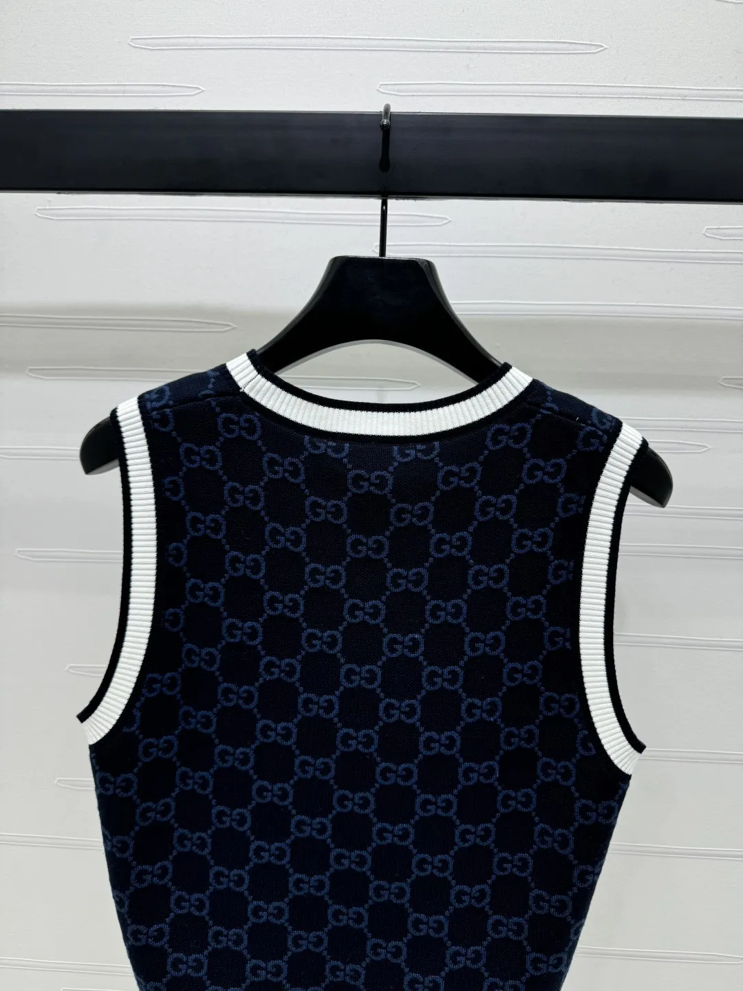 Gucci 2025新作黒ニットベスト - 画像 (8)