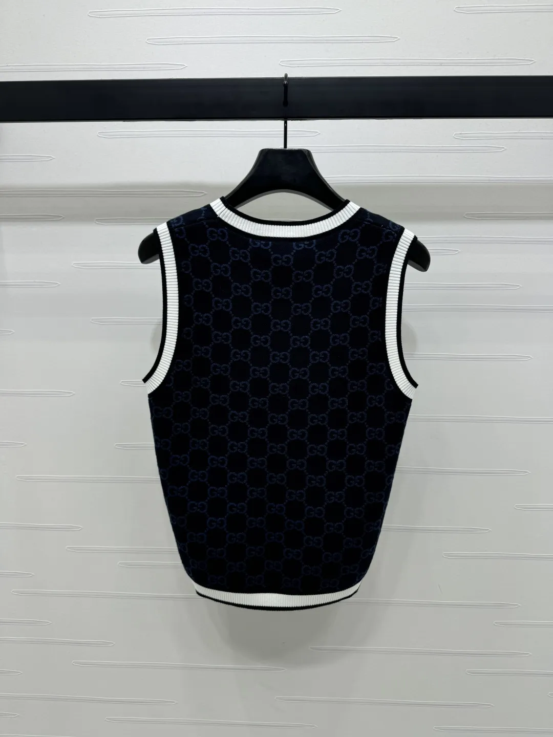 Gucci 2025新作黒ニットベスト - 画像 (9)