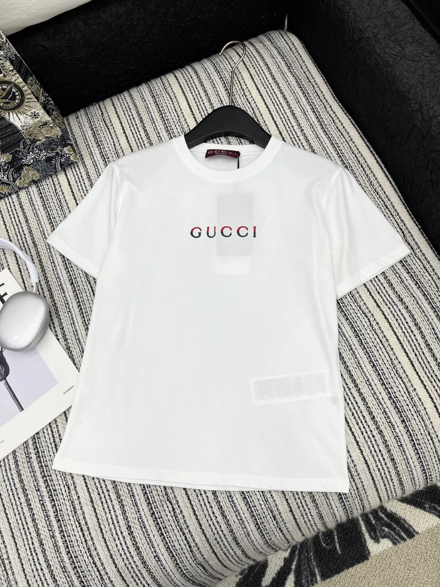 Gucci 新作白刺繍半袖Tシャツ
