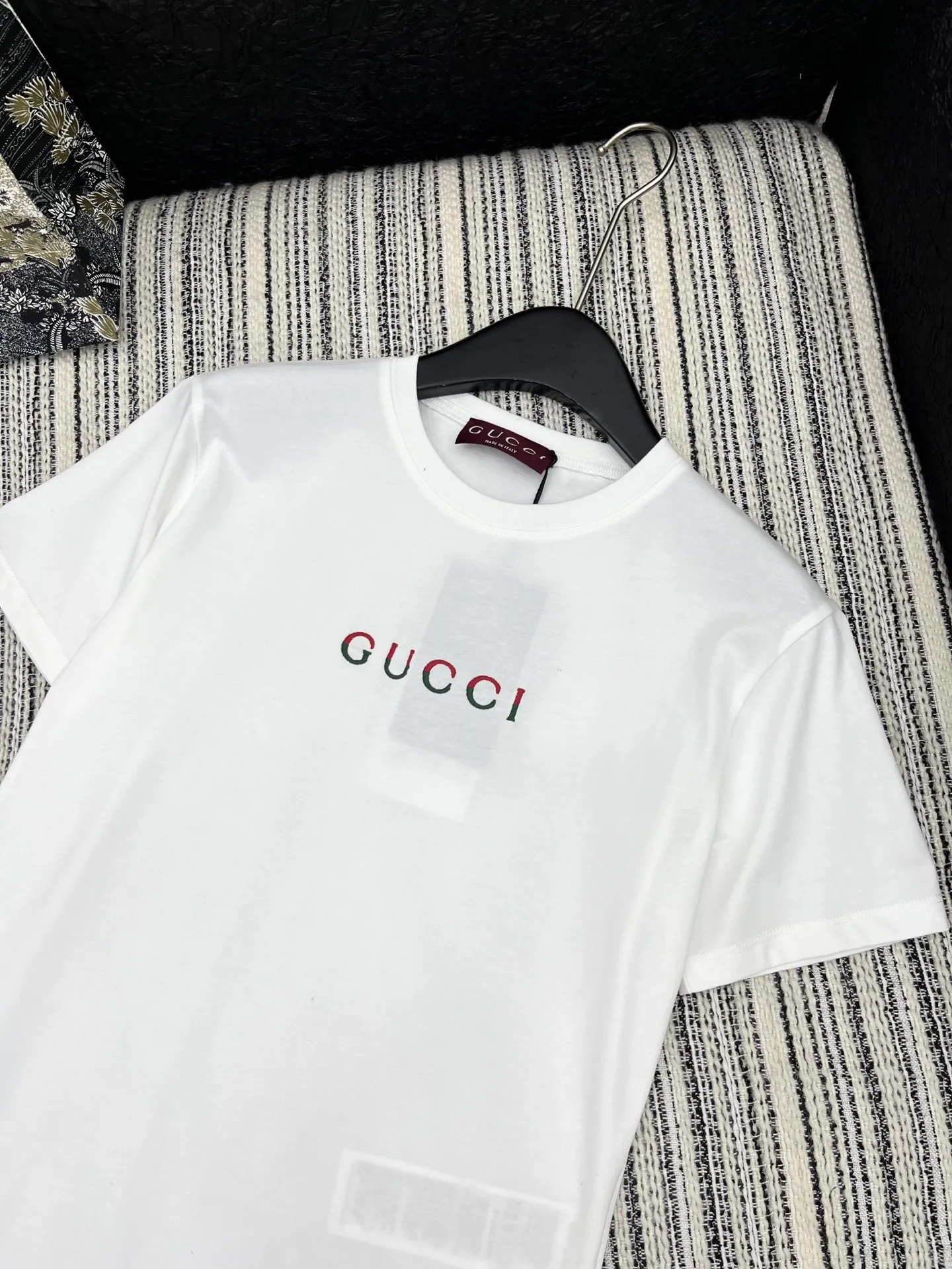 Gucci 新作白刺繍半袖Tシャツ - 画像 (3)