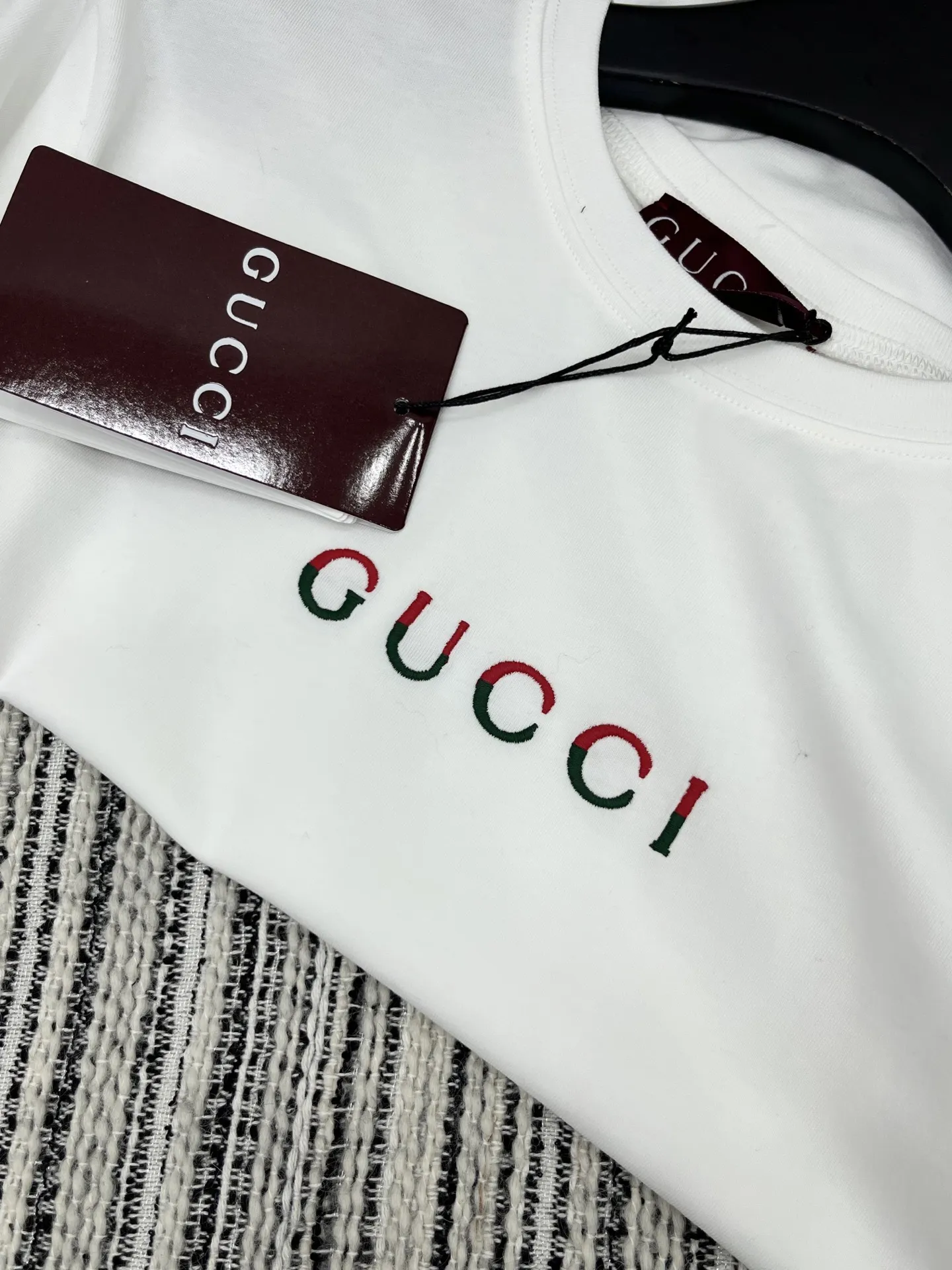 Gucci 新作白刺繍半袖Tシャツ - 画像 (6)