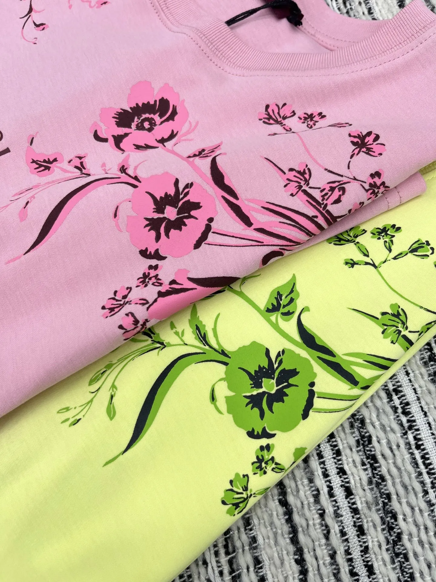 Gucci新作プリント半袖Tシャツピンク黄色 - 画像 (8)