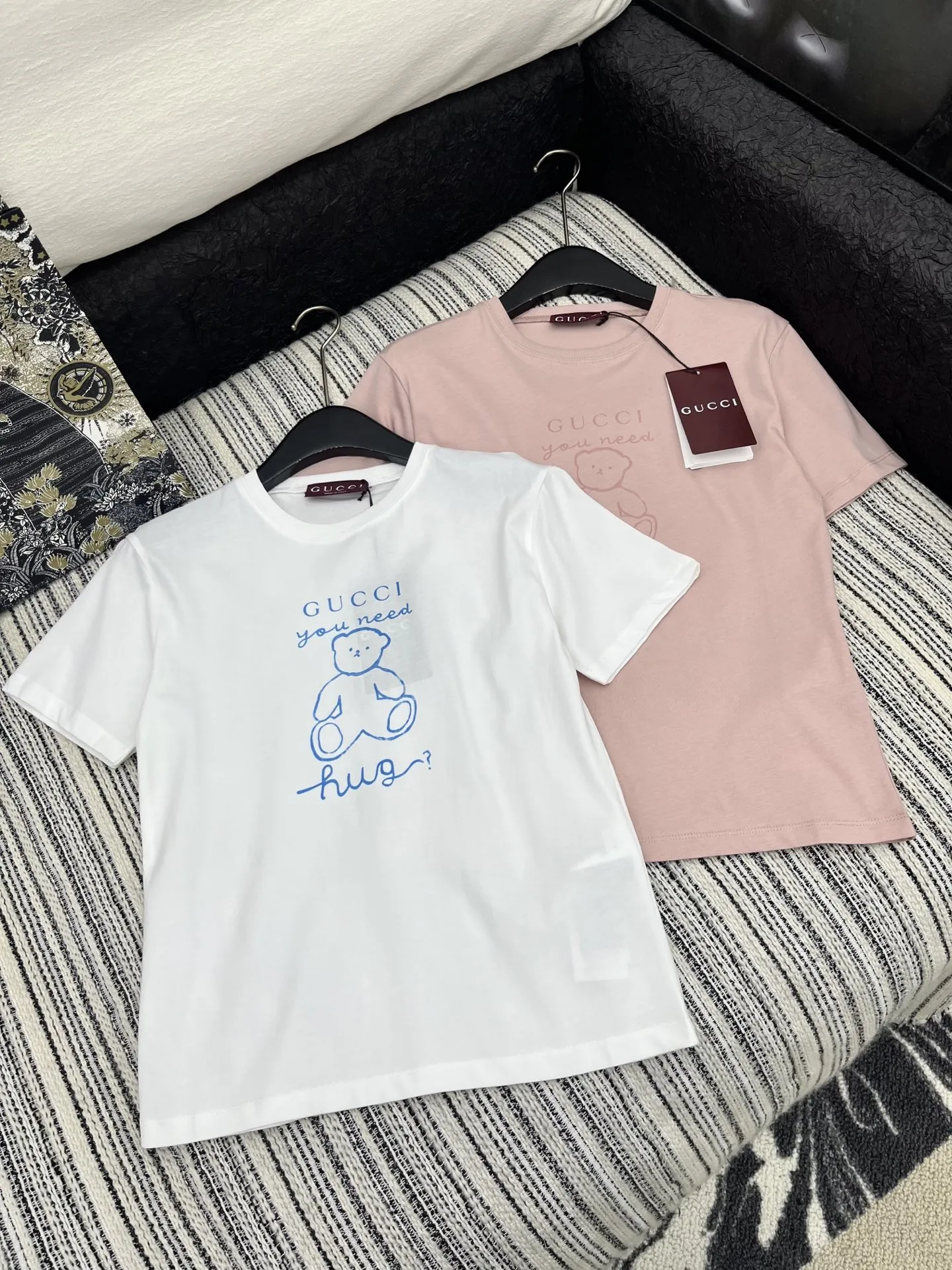 Gucci 25限定シリーズ新作プリント半袖Tシャツ ピンク白
