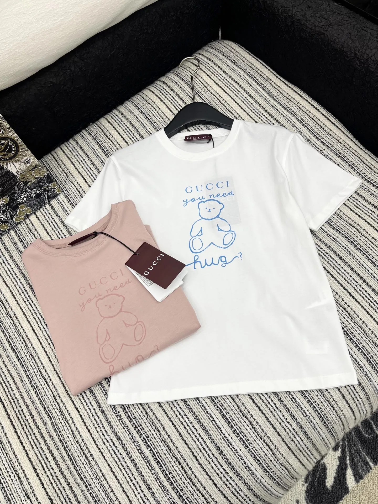 Gucci 25限定シリーズ新作プリント半袖Tシャツ ピンク白 - 画像 (3)