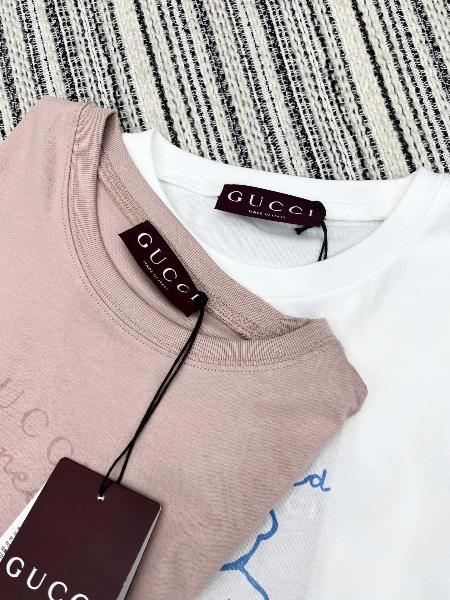 Gucci 25限定シリーズ新作プリント半袖Tシャツ ピンク白 - 画像 (5)