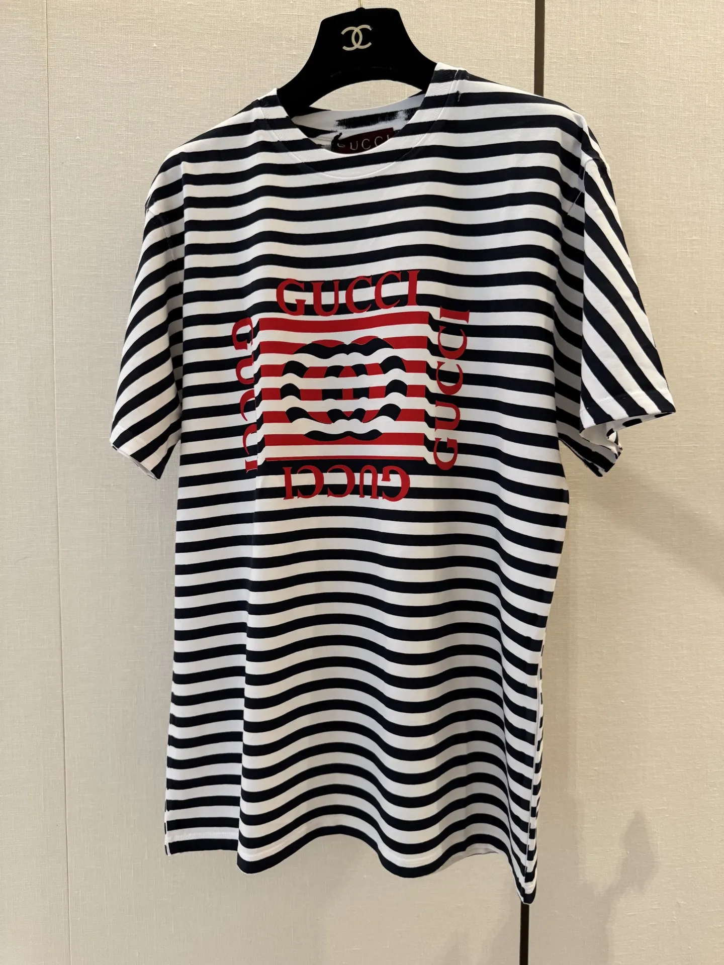 Gucci新作黒ストライププリント半袖Tシャツ