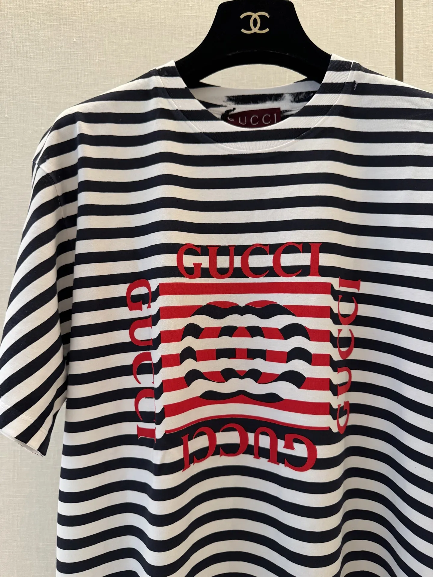 Gucci新作黒ストライププリント半袖Tシャツ - 画像 (3)