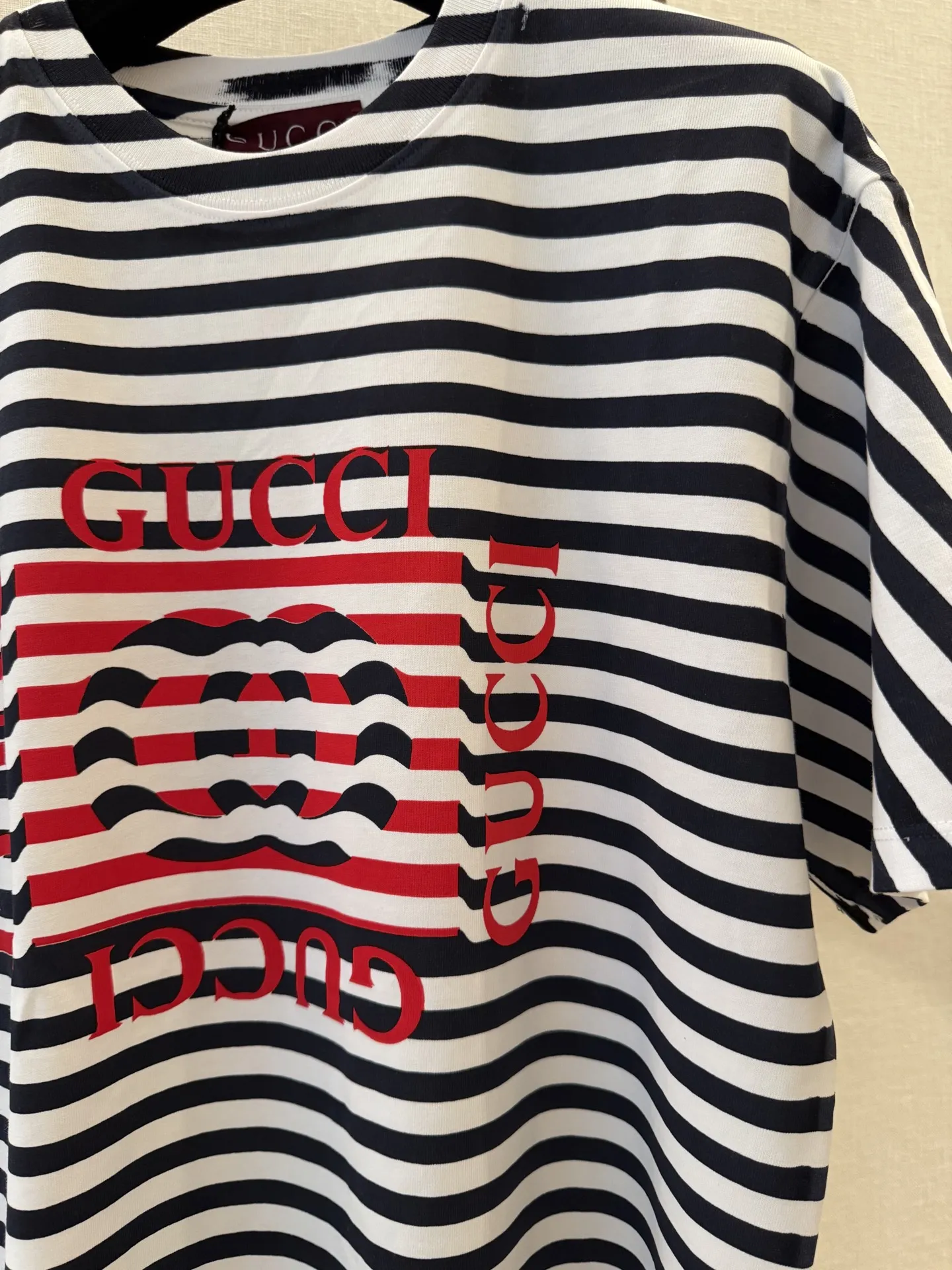 Gucci新作黒ストライププリント半袖Tシャツ - 画像 (5)