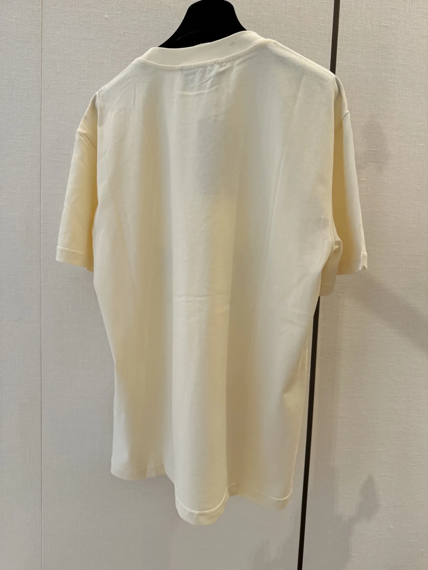 Gucci新作黒猫プリント半袖Tシャツ - 画像 (5)