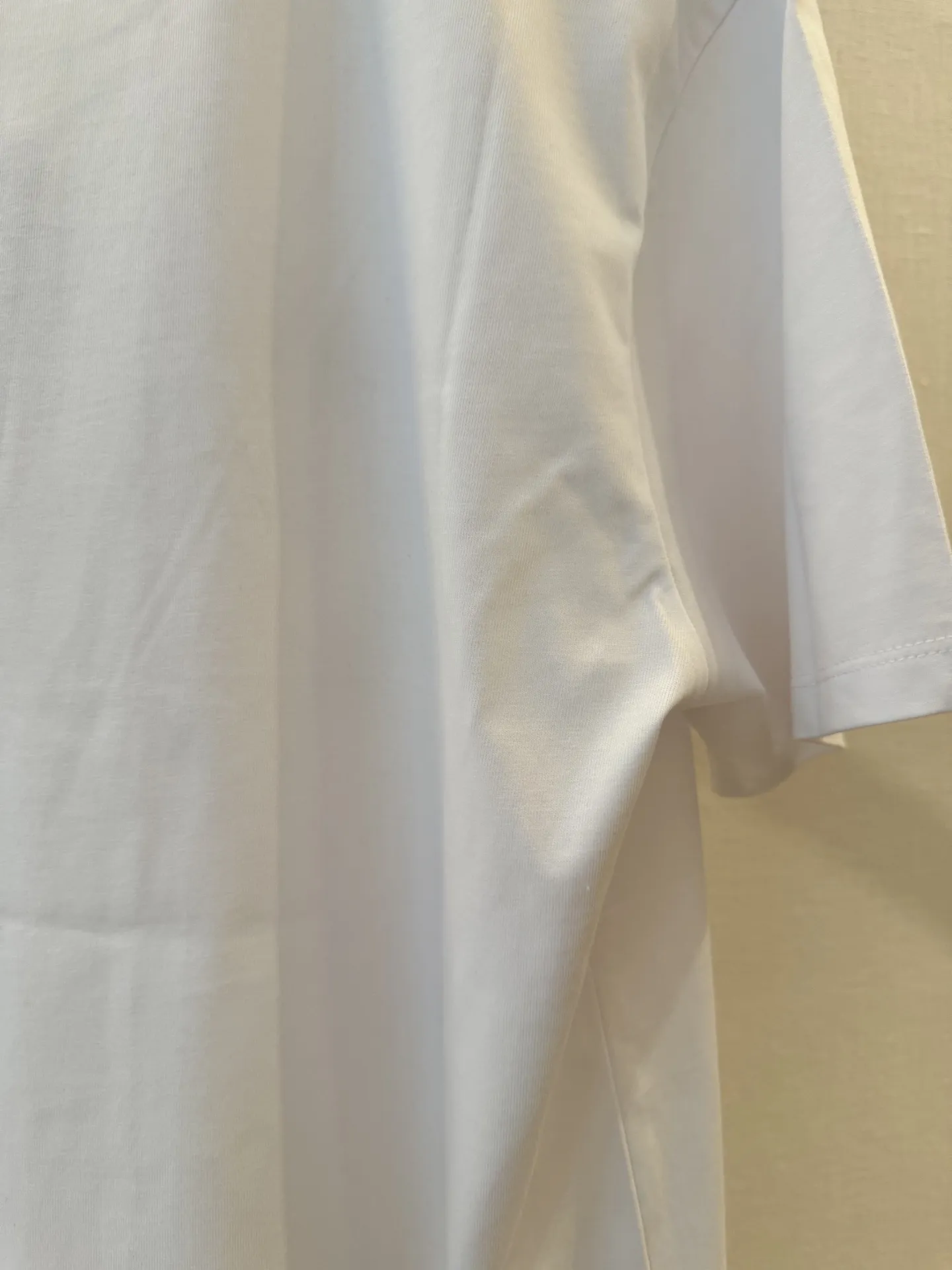 Gucci新作白プリント半袖Tシャツ - 画像 (8)