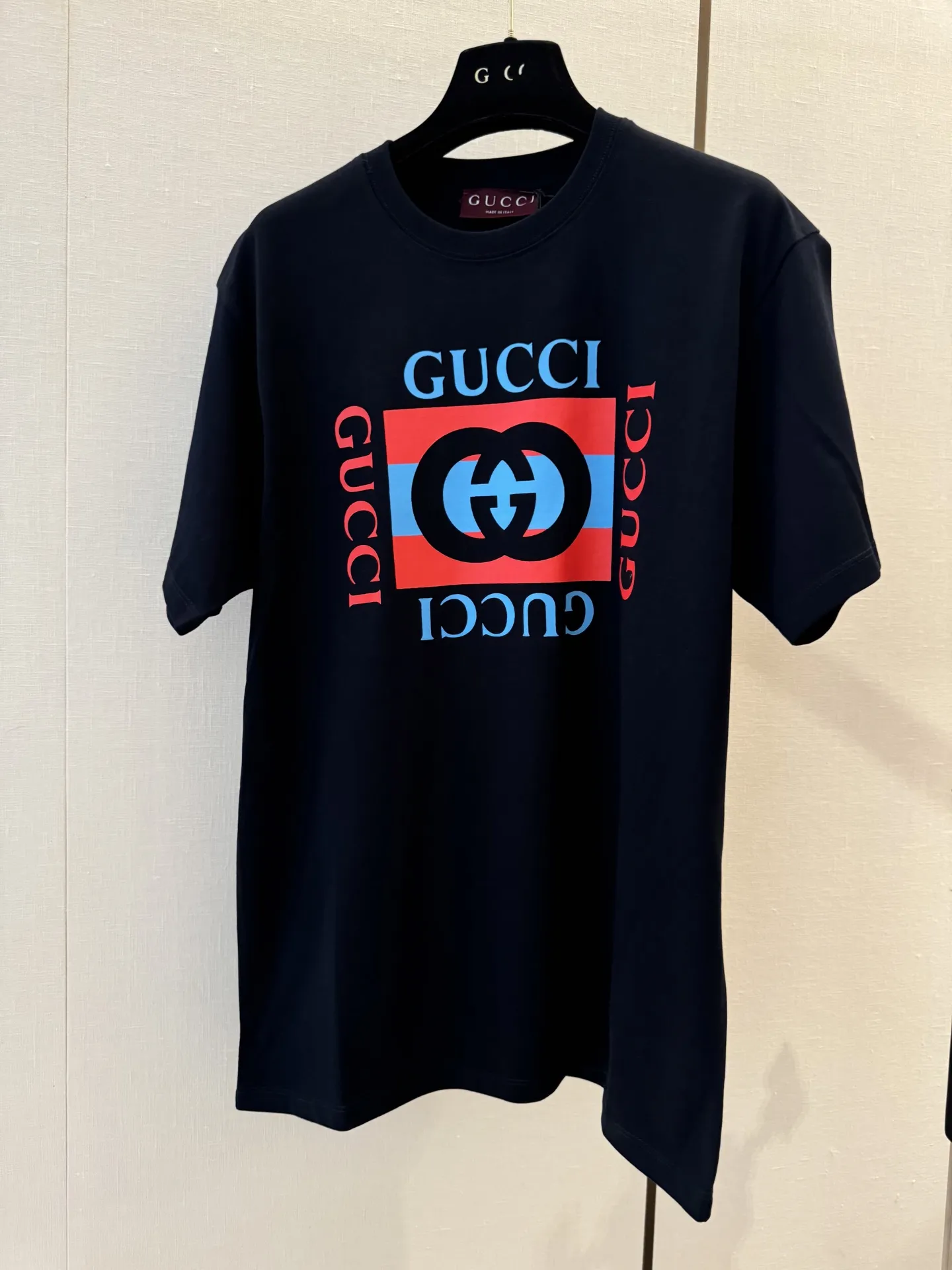 Gucci新作黒プリント半袖Tシャツ