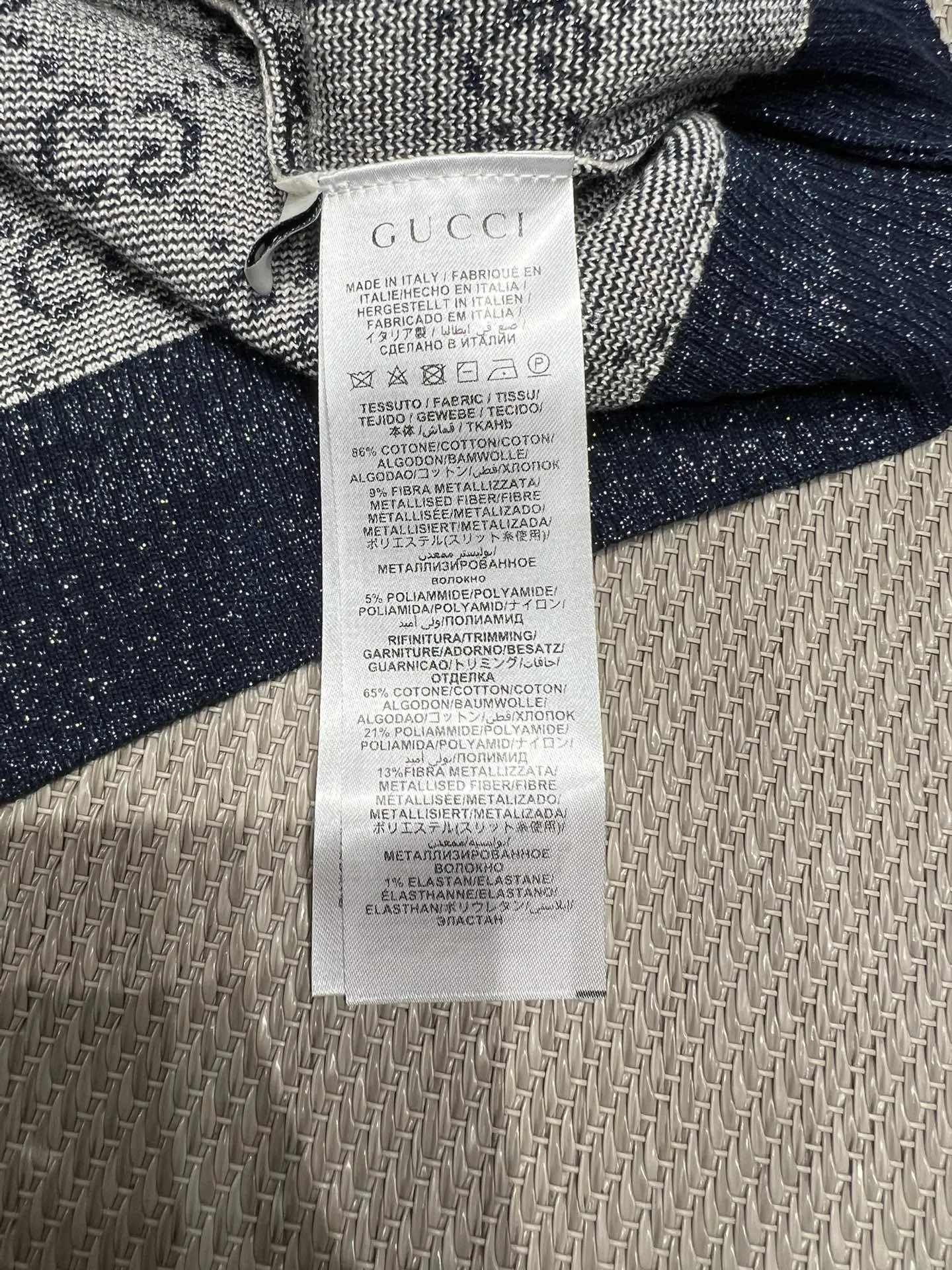 Gucci新作グレーとネイビーブルーの半袖Tシャツ - 画像 (10)