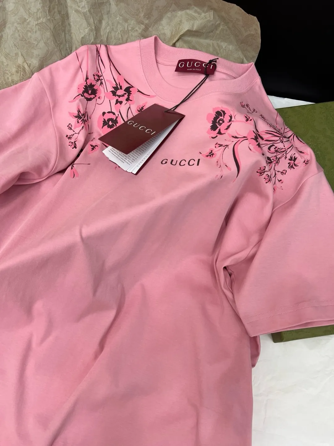 GUCCI新作ピンク花柄プリント半袖Tシャツ - 画像 (3)