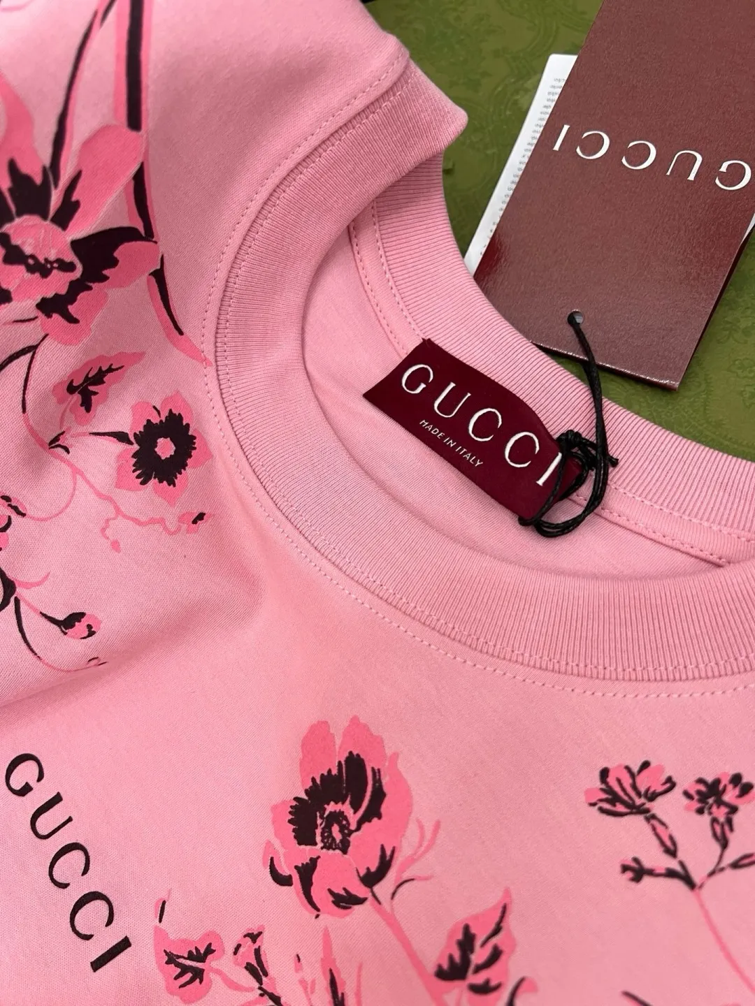 GUCCI新作ピンク花柄プリント半袖Tシャツ - 画像 (4)
