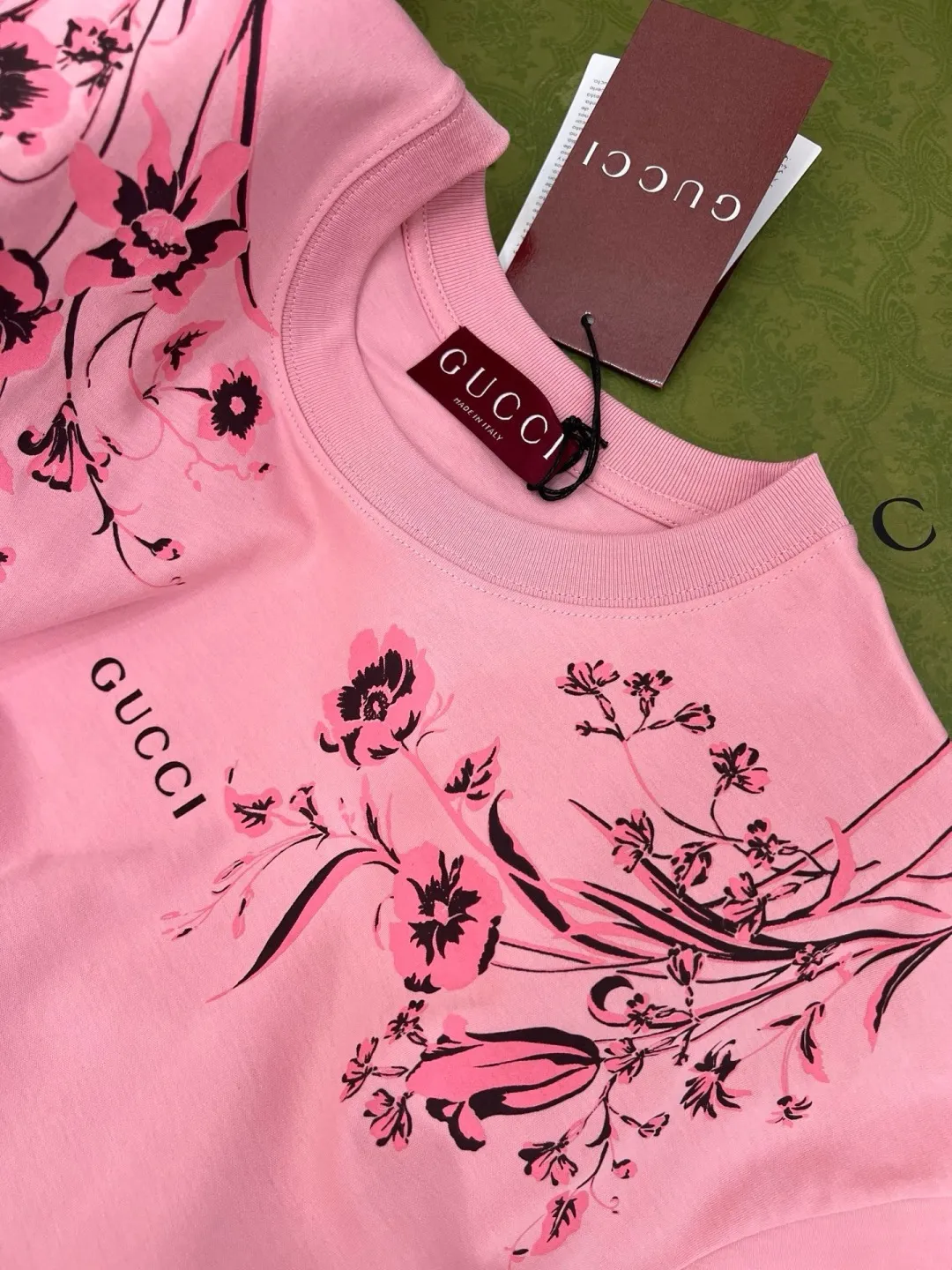 GUCCI新作ピンク花柄プリント半袖Tシャツ - 画像 (5)
