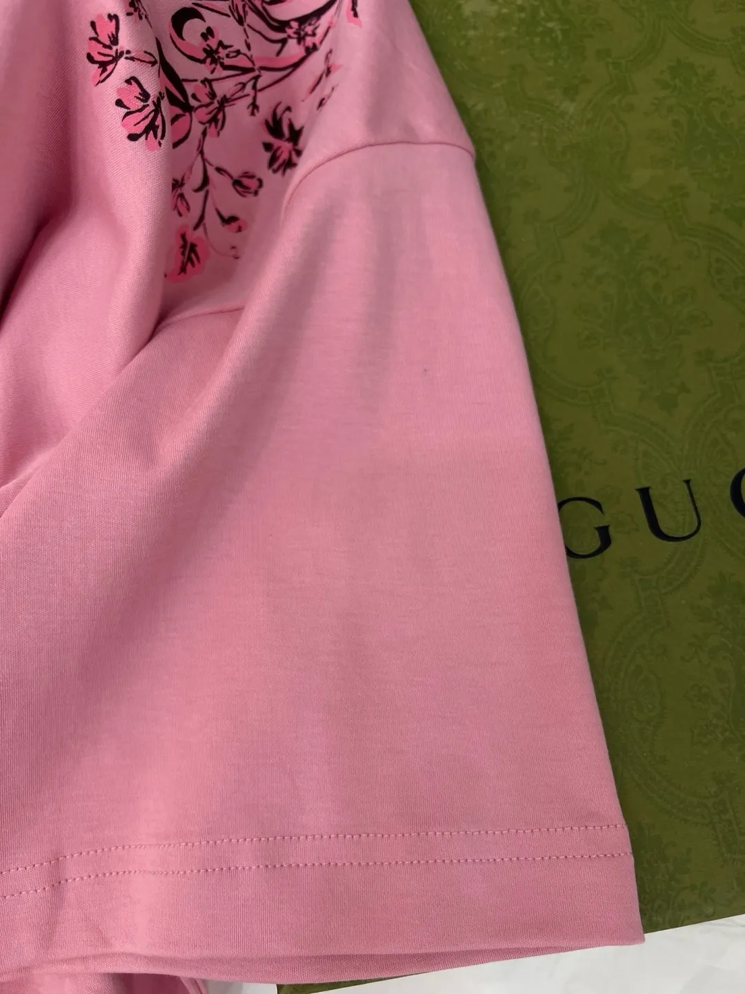 GUCCI新作ピンク花柄プリント半袖Tシャツ - 画像 (6)