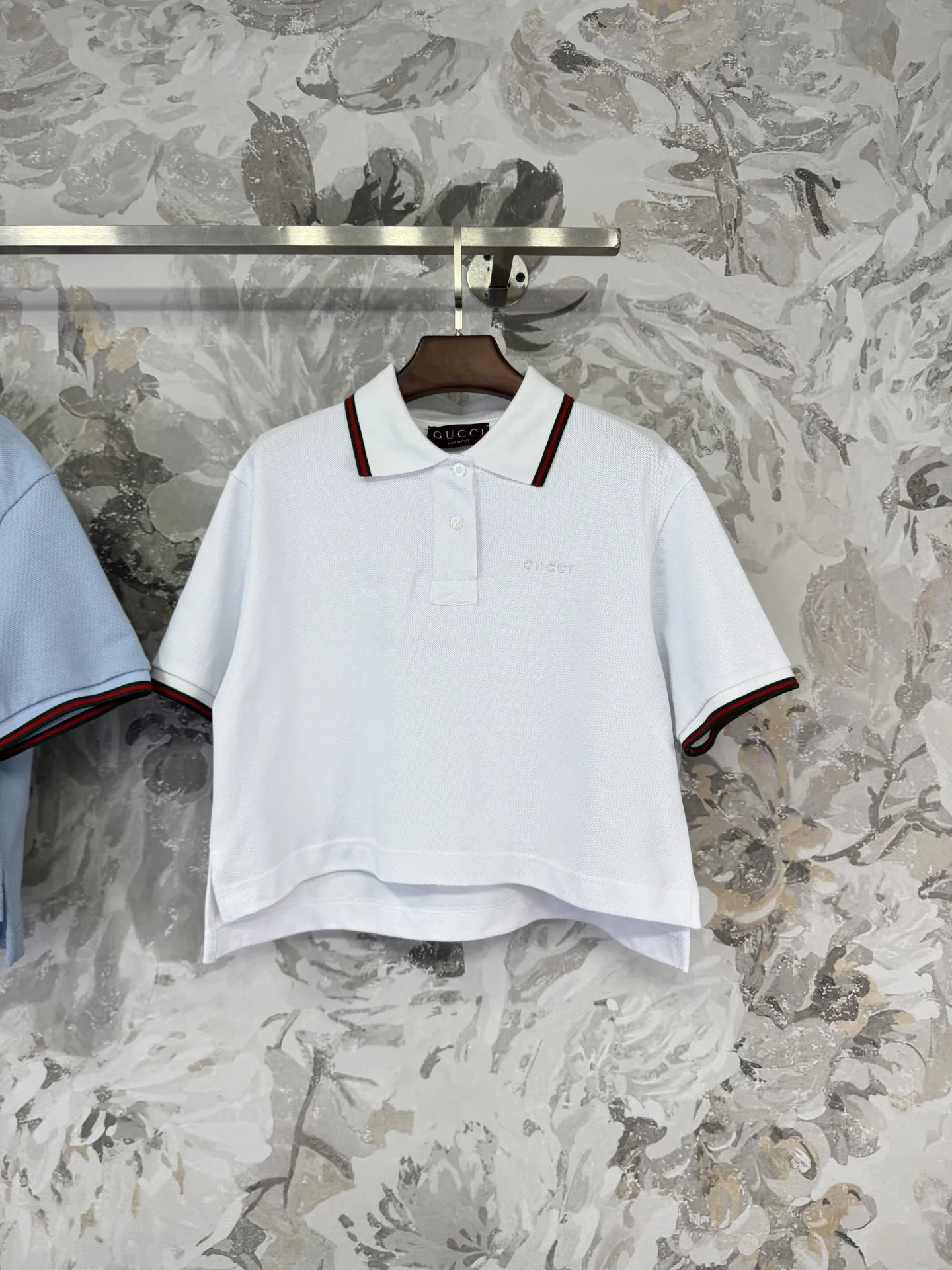 Gucci新作白ストライプ半袖ポロTシャツ