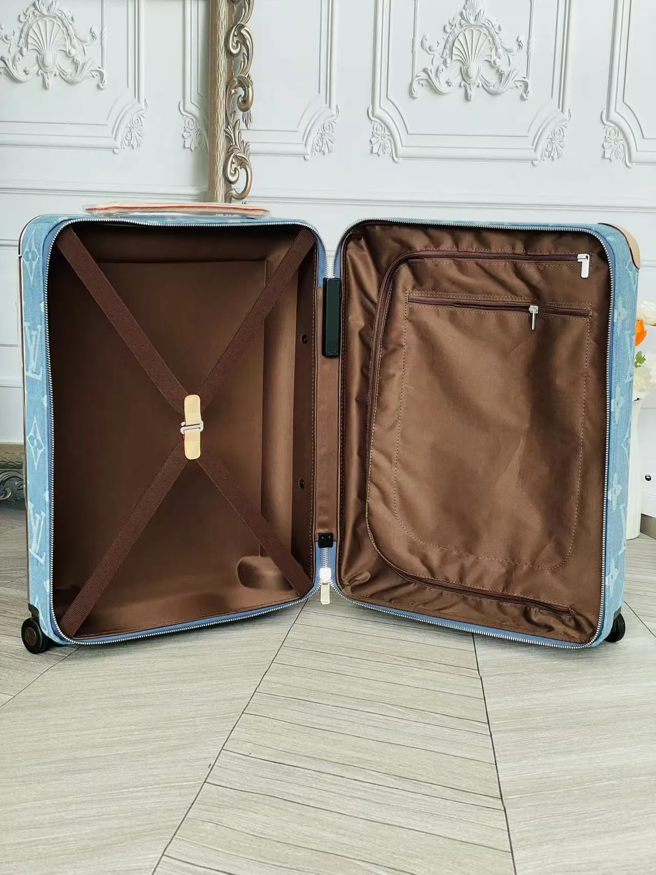 LOUIS VUITTON ブルー Horizon 4輪スーツケース - 画像 (7)