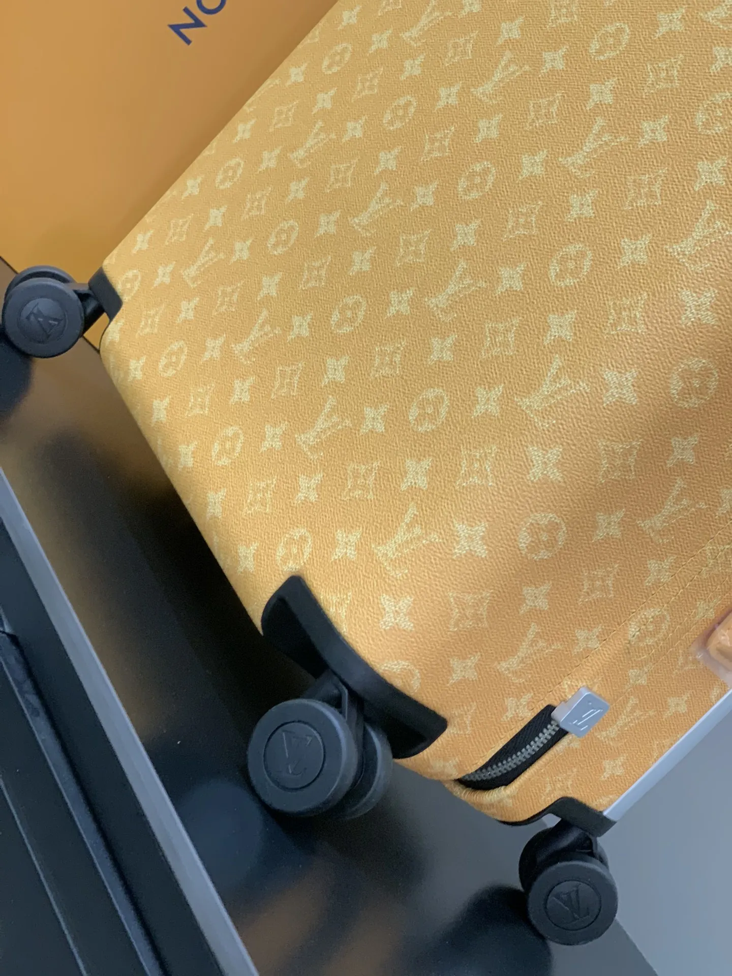 HORIZON キャリーケース ベージュ オリジナルデザイン - 画像 (5)