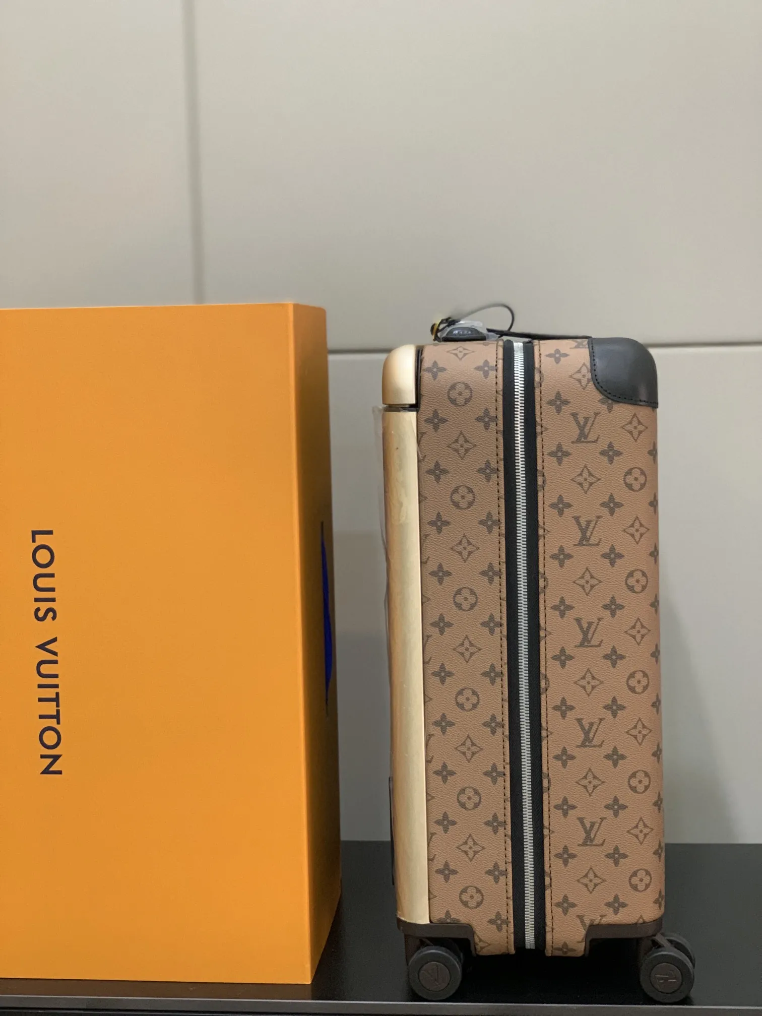 LOUIS VUITTON 茶色 花卉柄 四輪キャリーケース - 画像 (6)