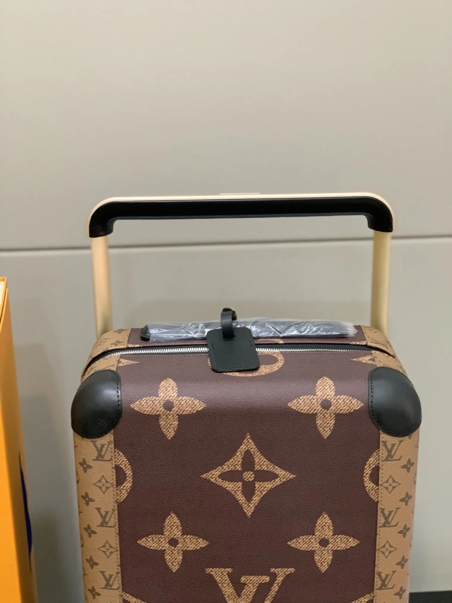 LOUIS VUITTON 茶色 花卉柄 四輪キャリーケース - 画像 (7)