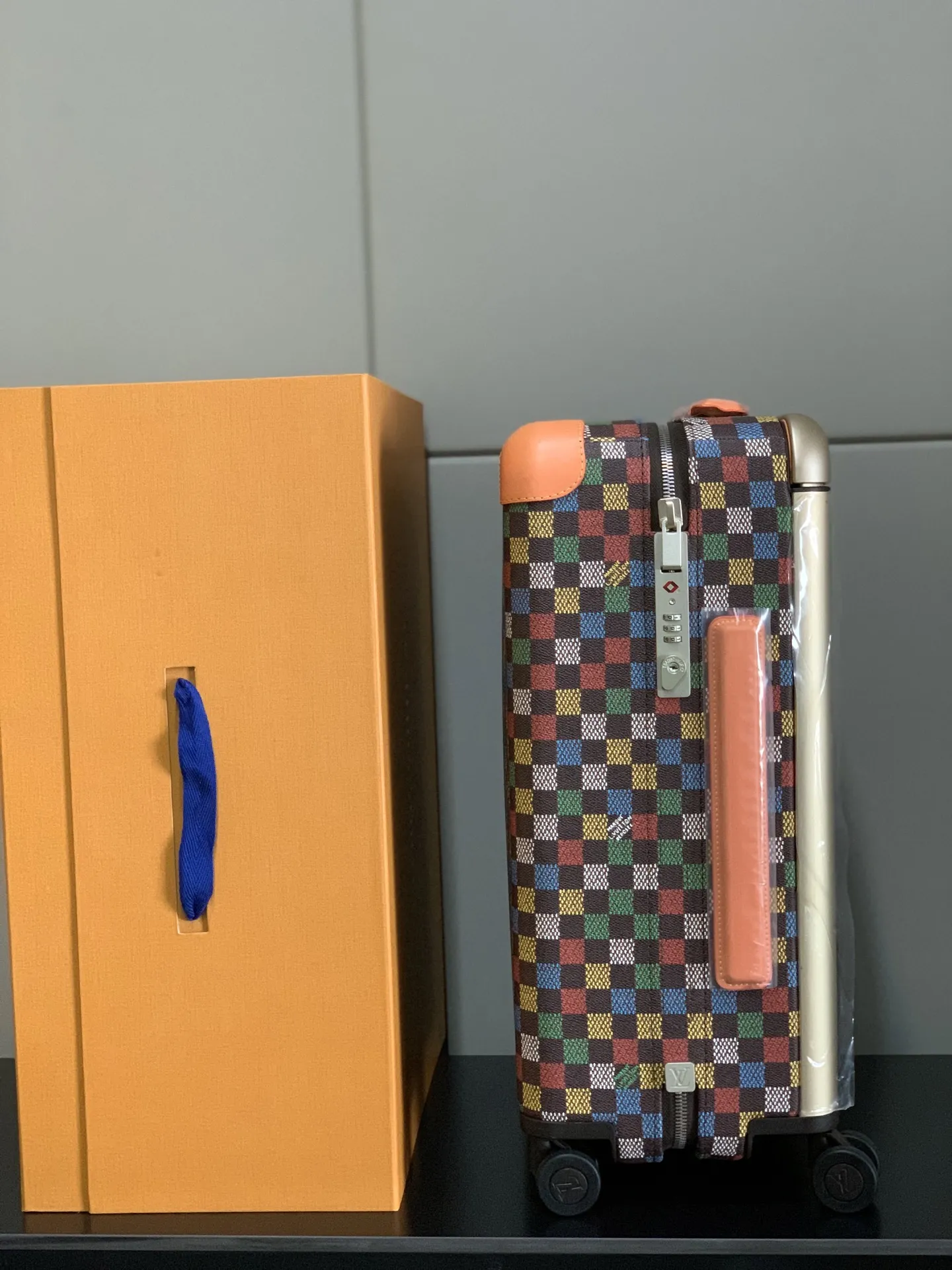 LOUIS VUITTON 55cm チェック柄 四輪キャリーケース - 画像 (5)