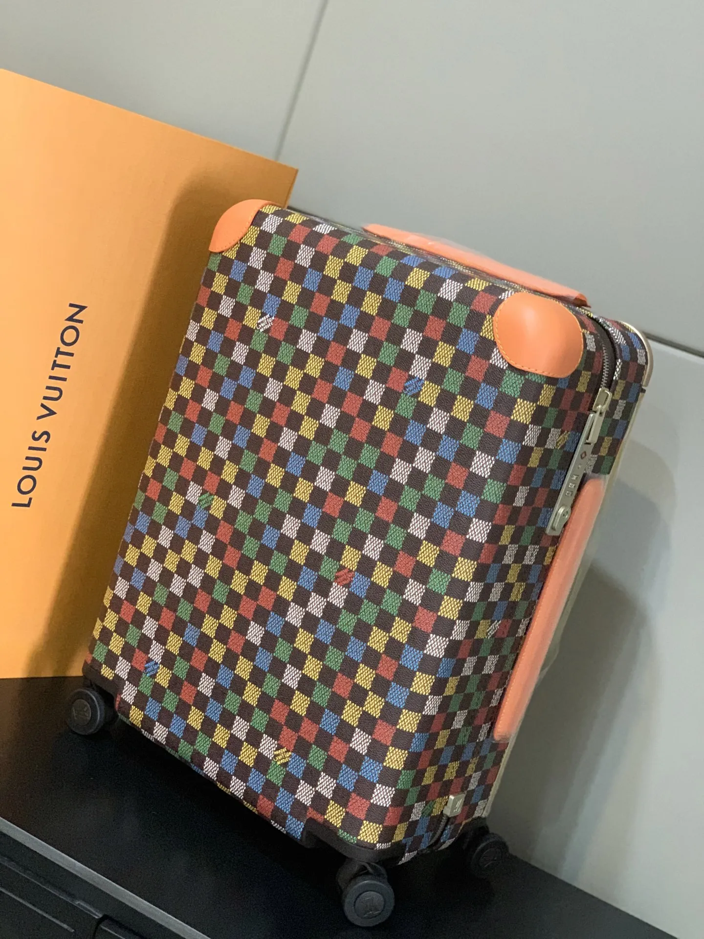 LOUIS VUITTON 55cm チェック柄 四輪キャリーケース - 画像 (7)